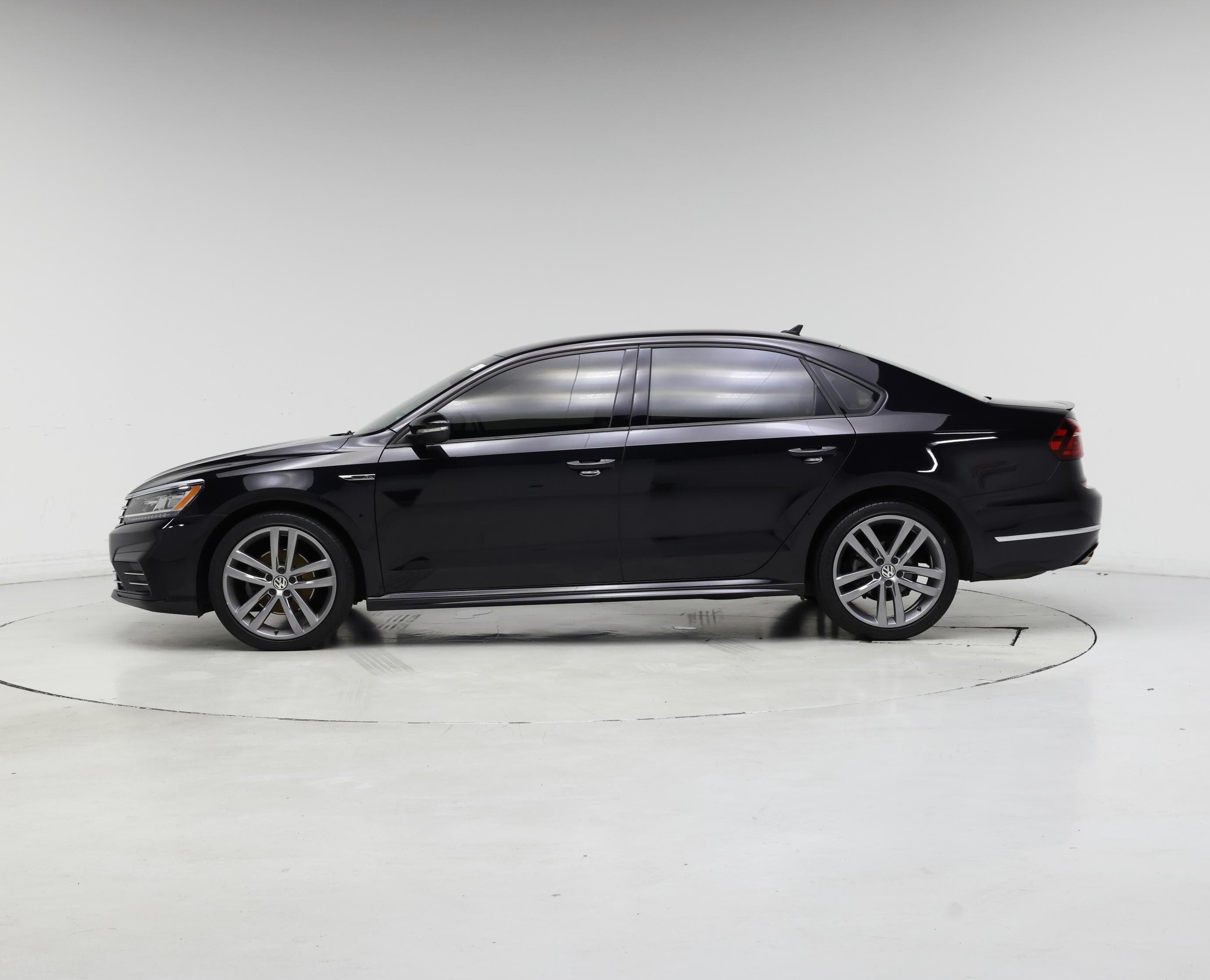 Thumbnail: 2018 Volkswagen Passat - 3