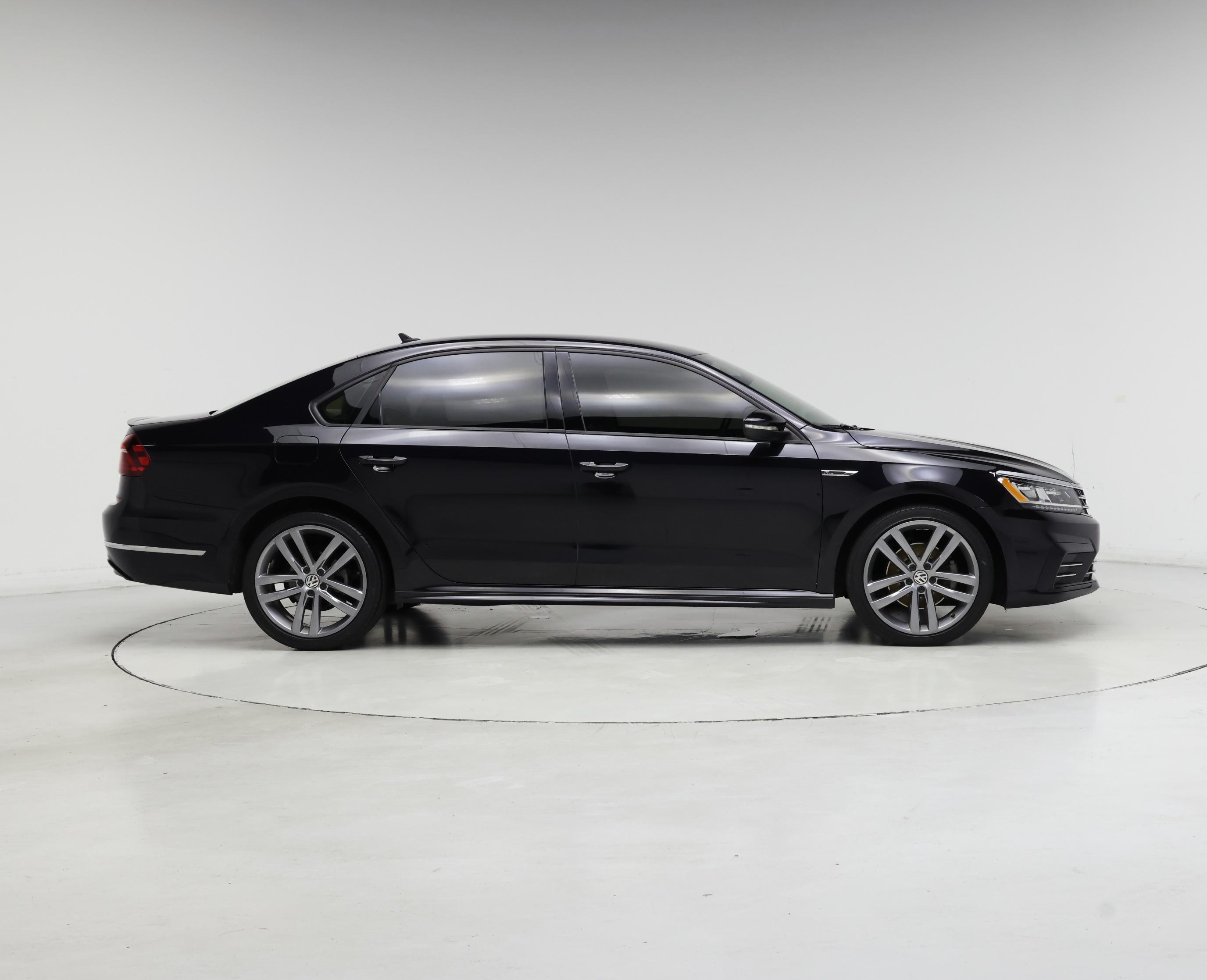Thumbnail: 2018 Volkswagen Passat - 7