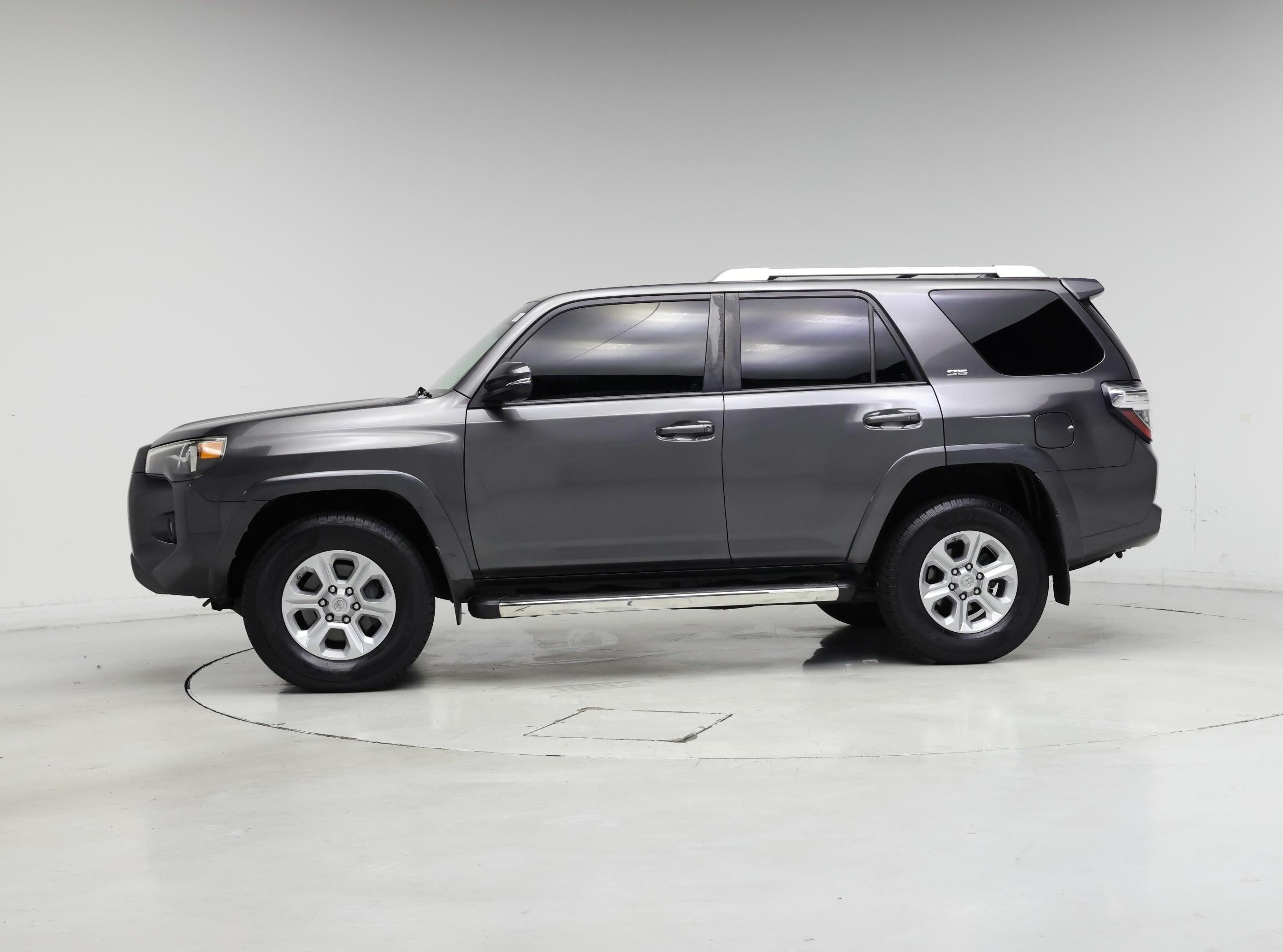 Thumbnail: 2017 Toyota 4Runner - 3
