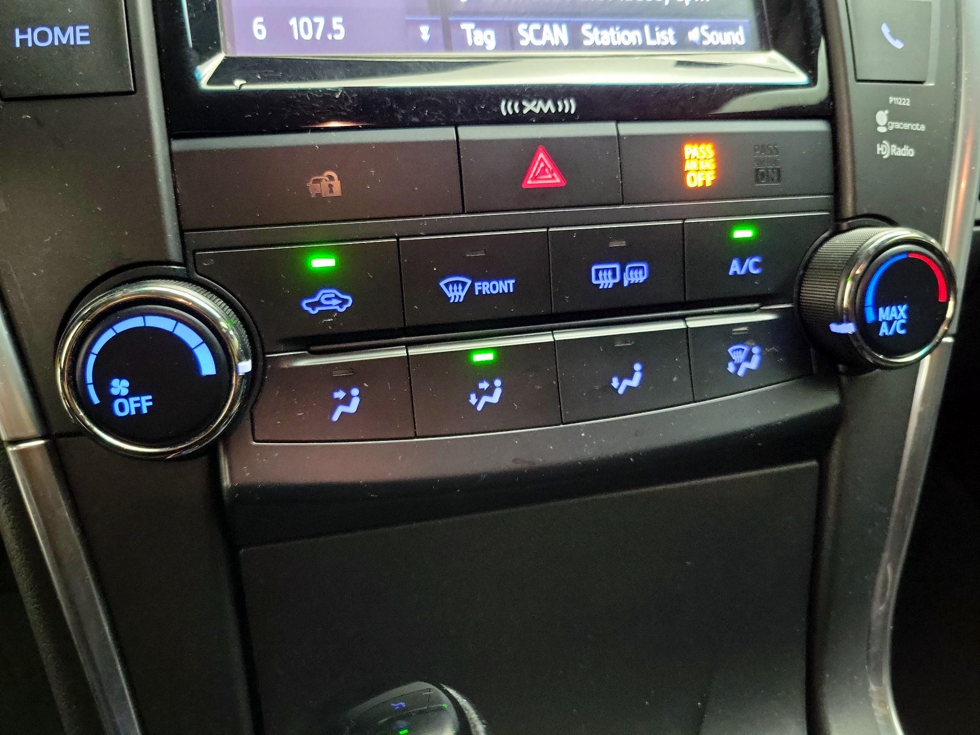 Thumbnail: 2016 Toyota Camry - 16