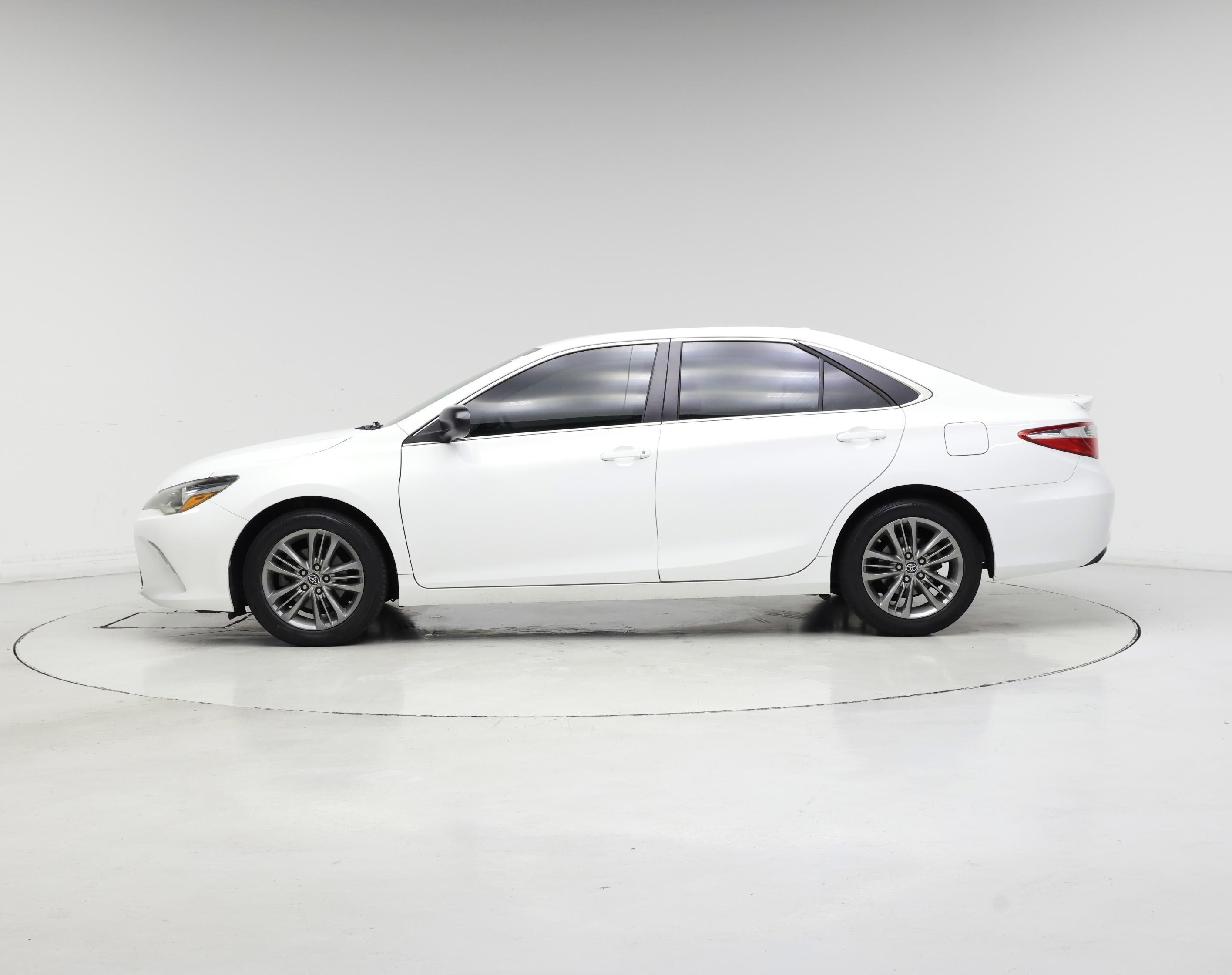 Thumbnail: 2016 Toyota Camry - 3