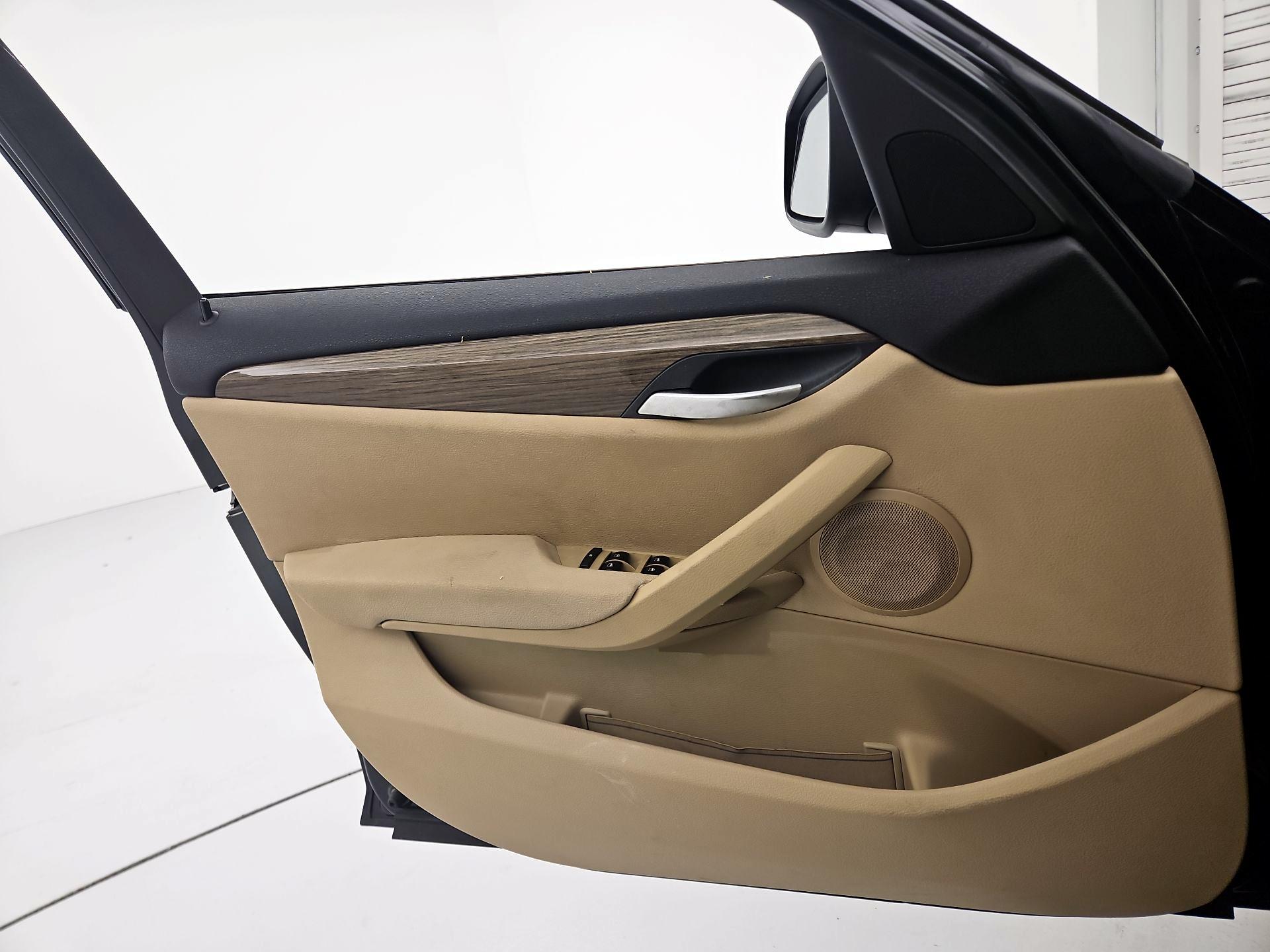 Thumbnail: 2015 BMW X1 - 12