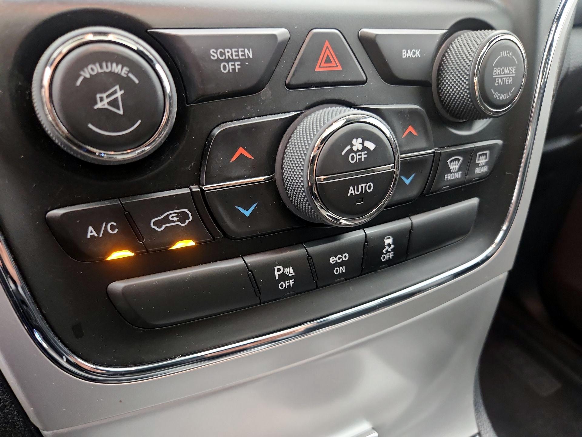 Thumbnail: 2015 Jeep Grand Cherokee - 16