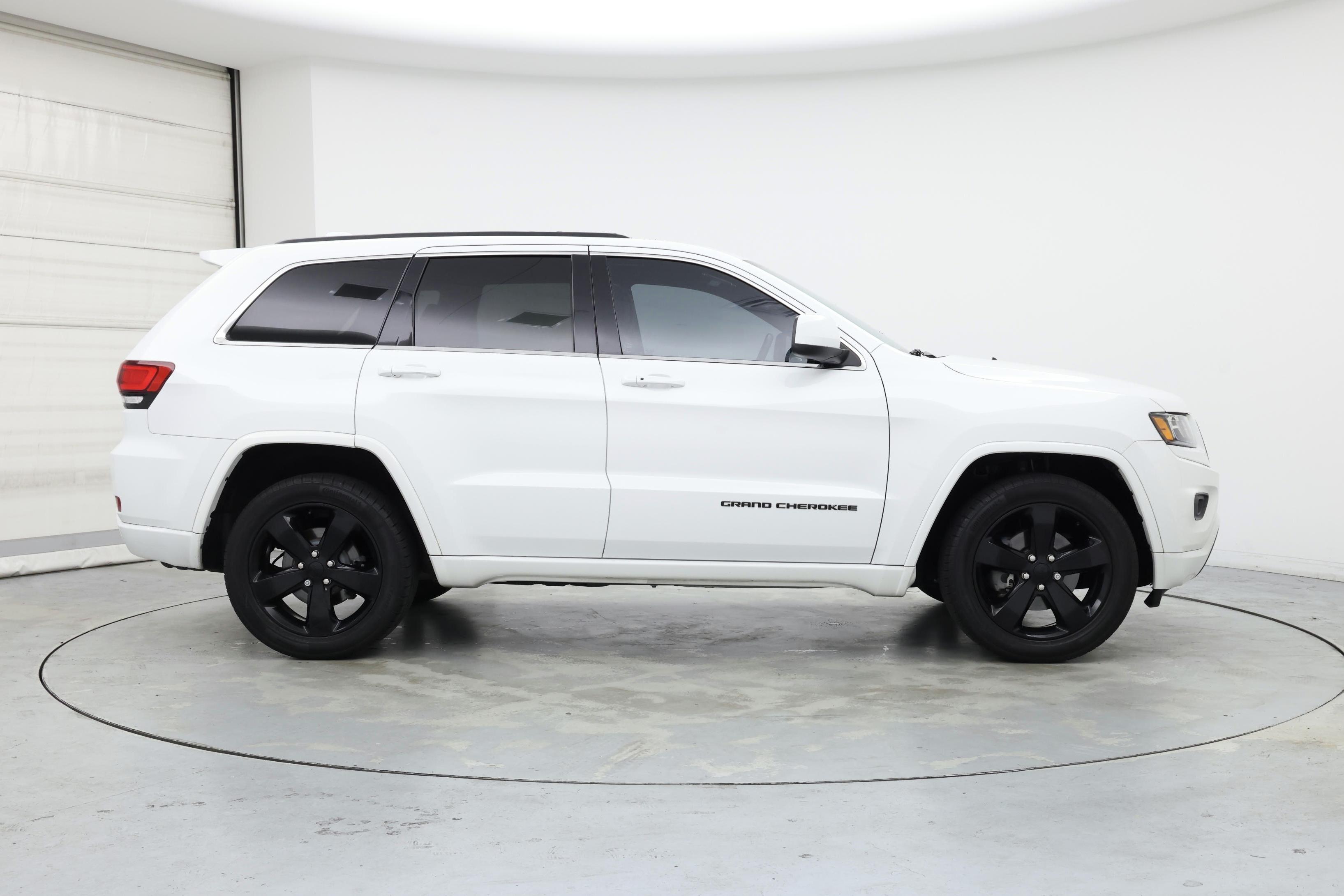 Thumbnail: 2015 Jeep Grand Cherokee - 7