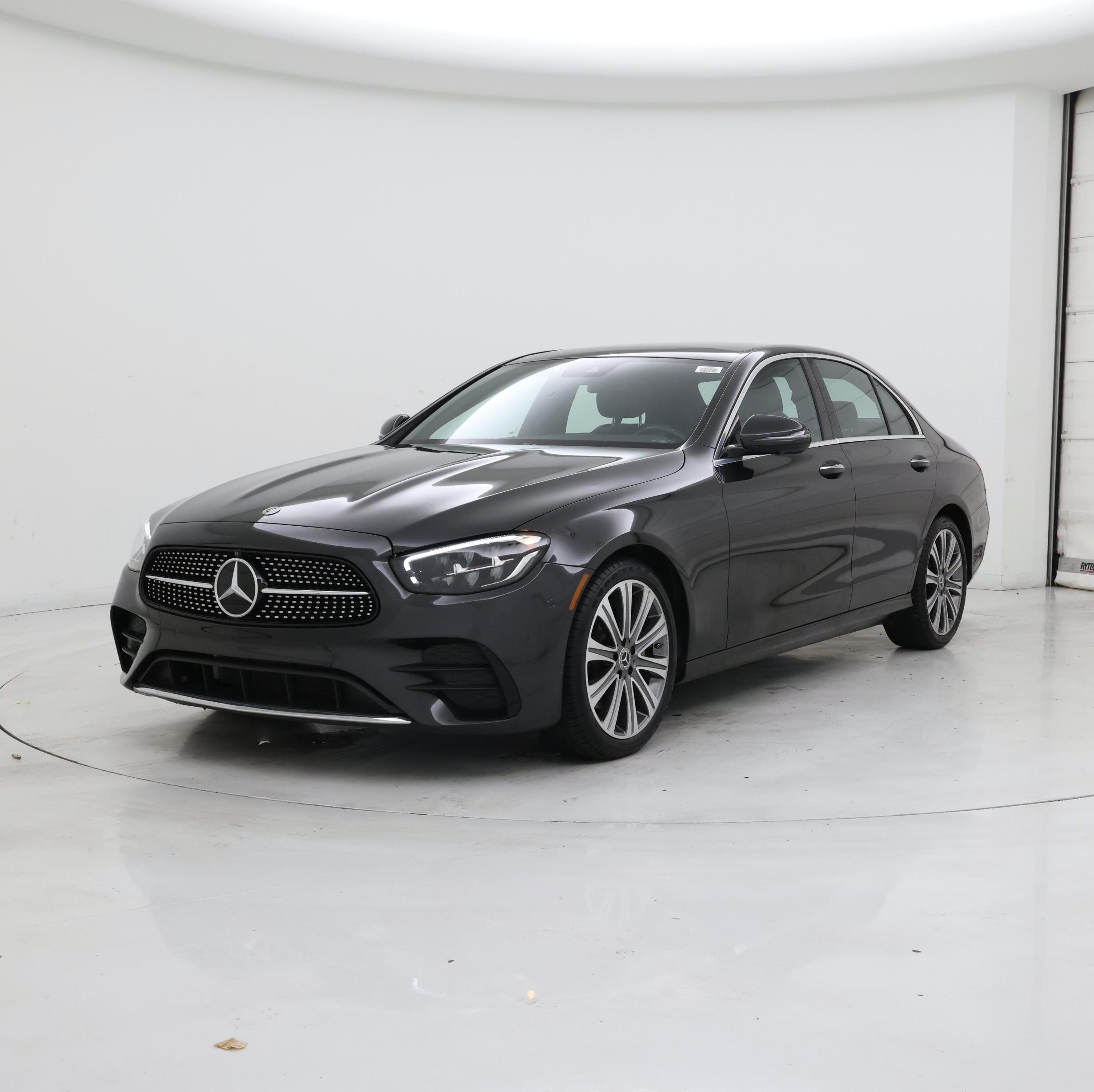 Thumbnail: 2022 Mercedes-Benz E-Class - 4