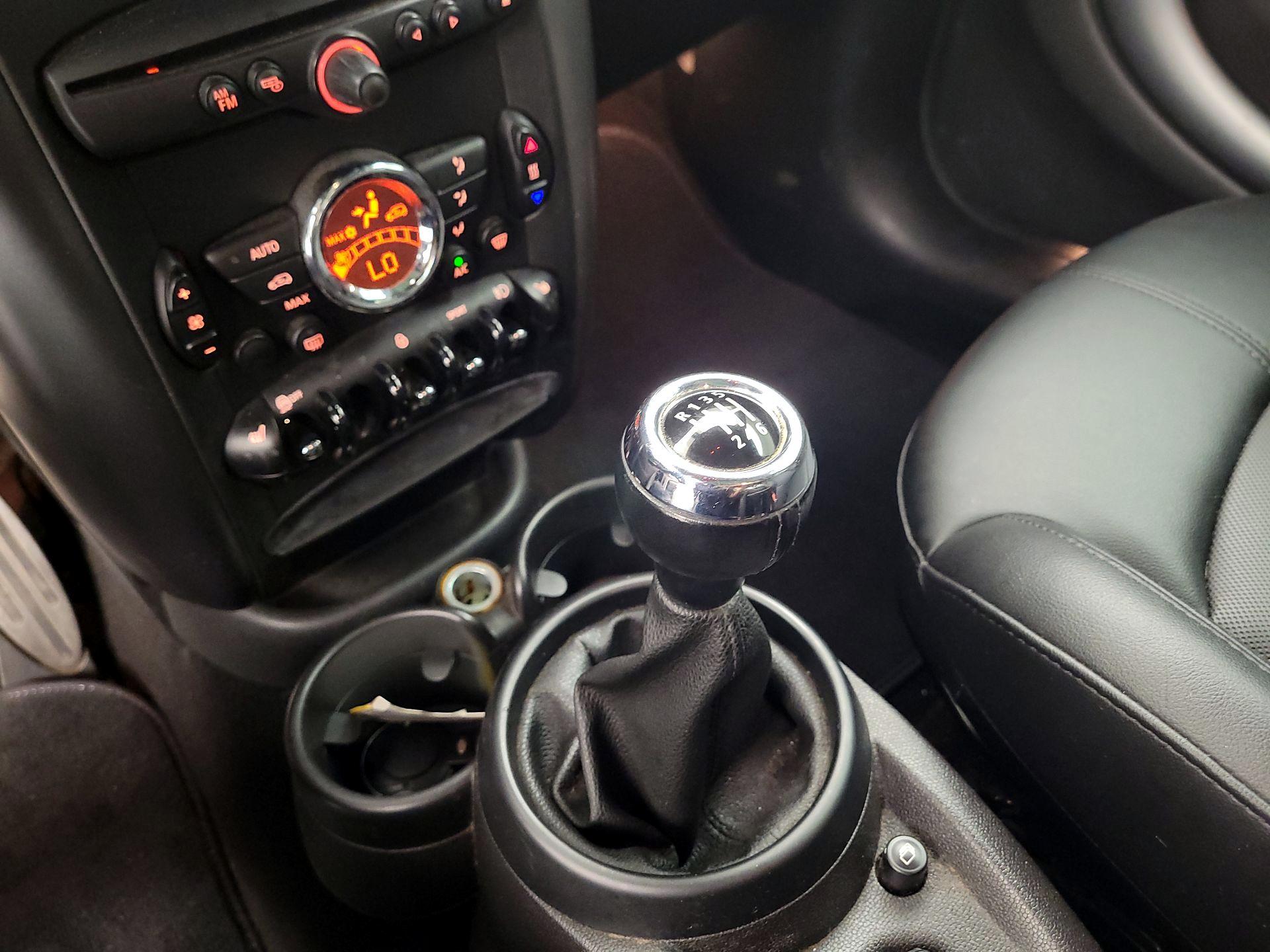 Thumbnail: 2015 MINI Cooper Countryman - 15