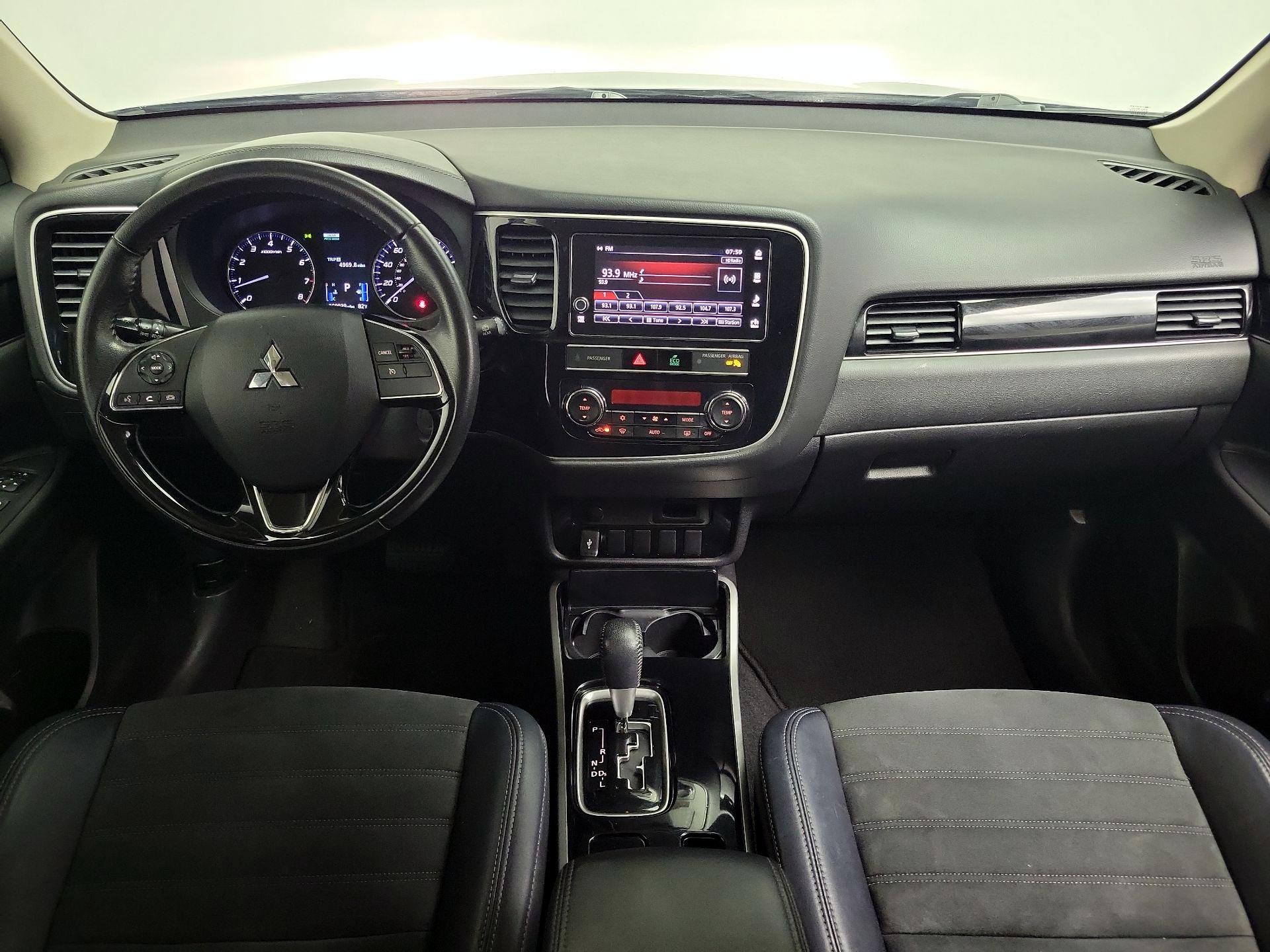 Thumbnail: 2019 Mitsubishi Outlander - 9