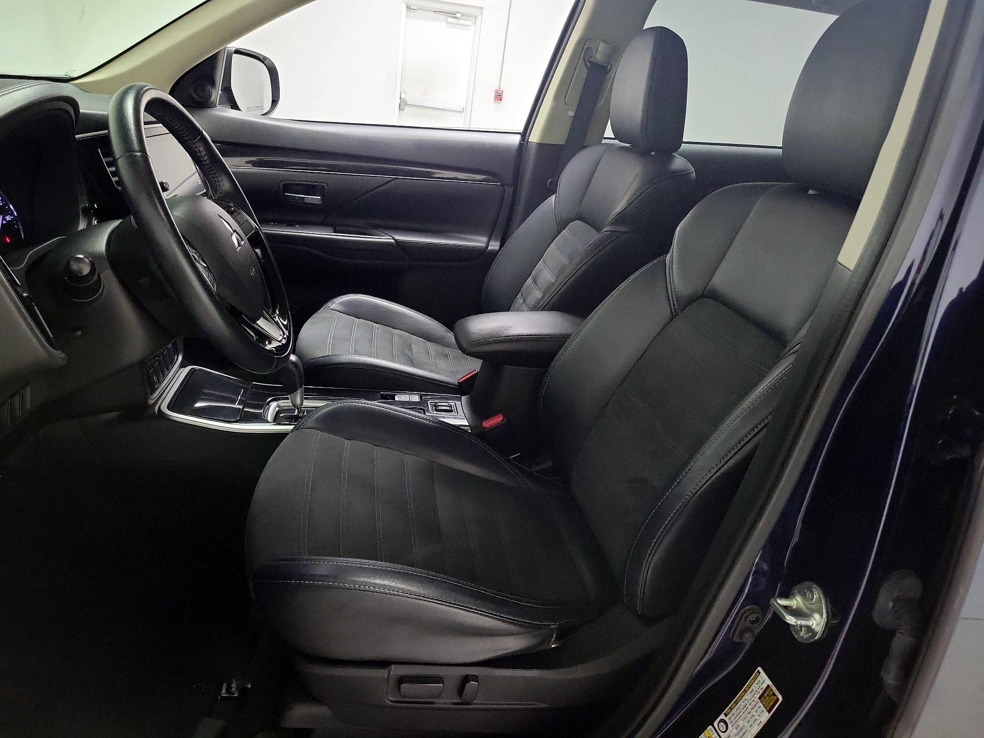 Thumbnail: 2019 Mitsubishi Outlander - 11