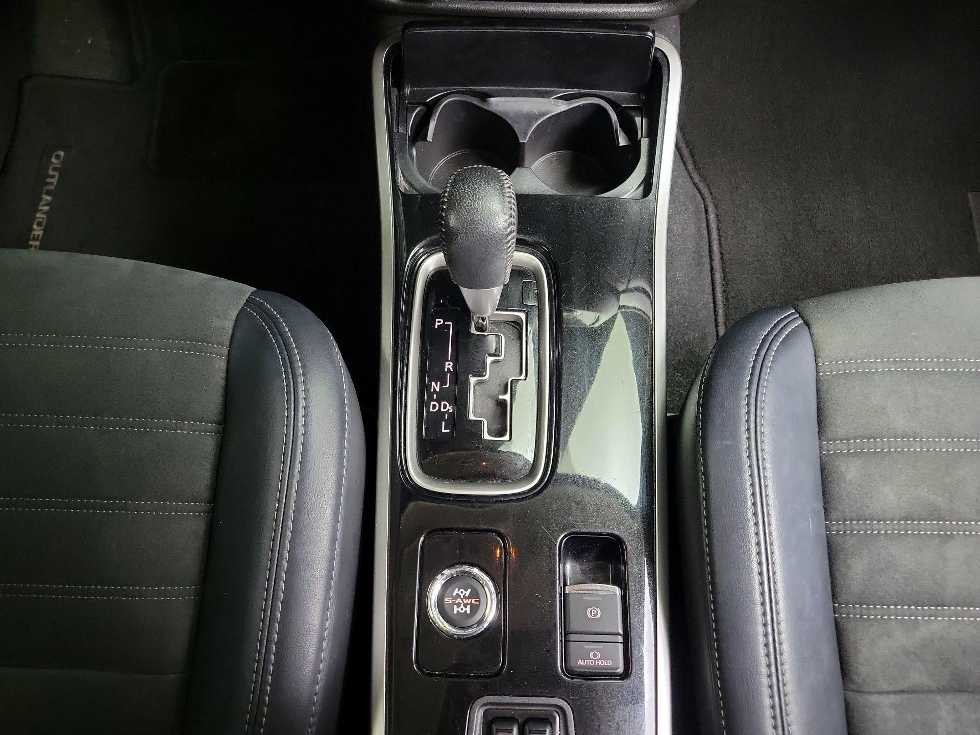 Thumbnail: 2019 Mitsubishi Outlander - 17