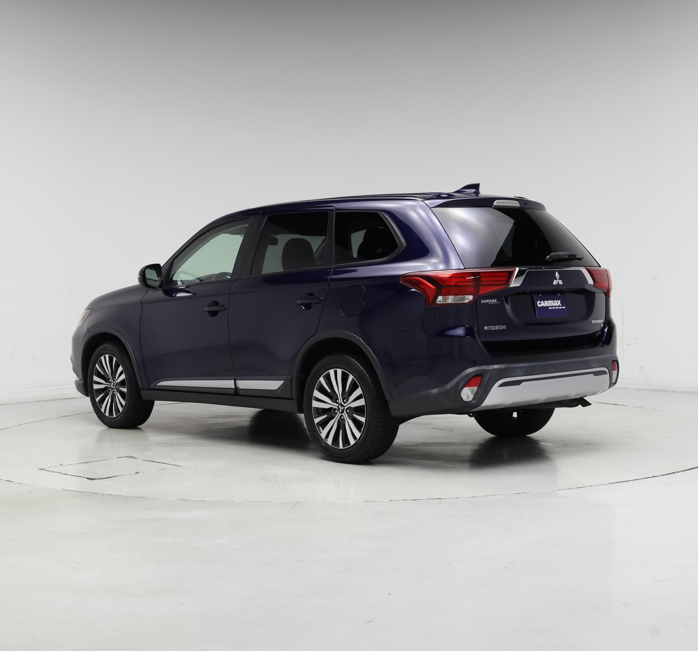 Thumbnail: 2019 Mitsubishi Outlander - 2