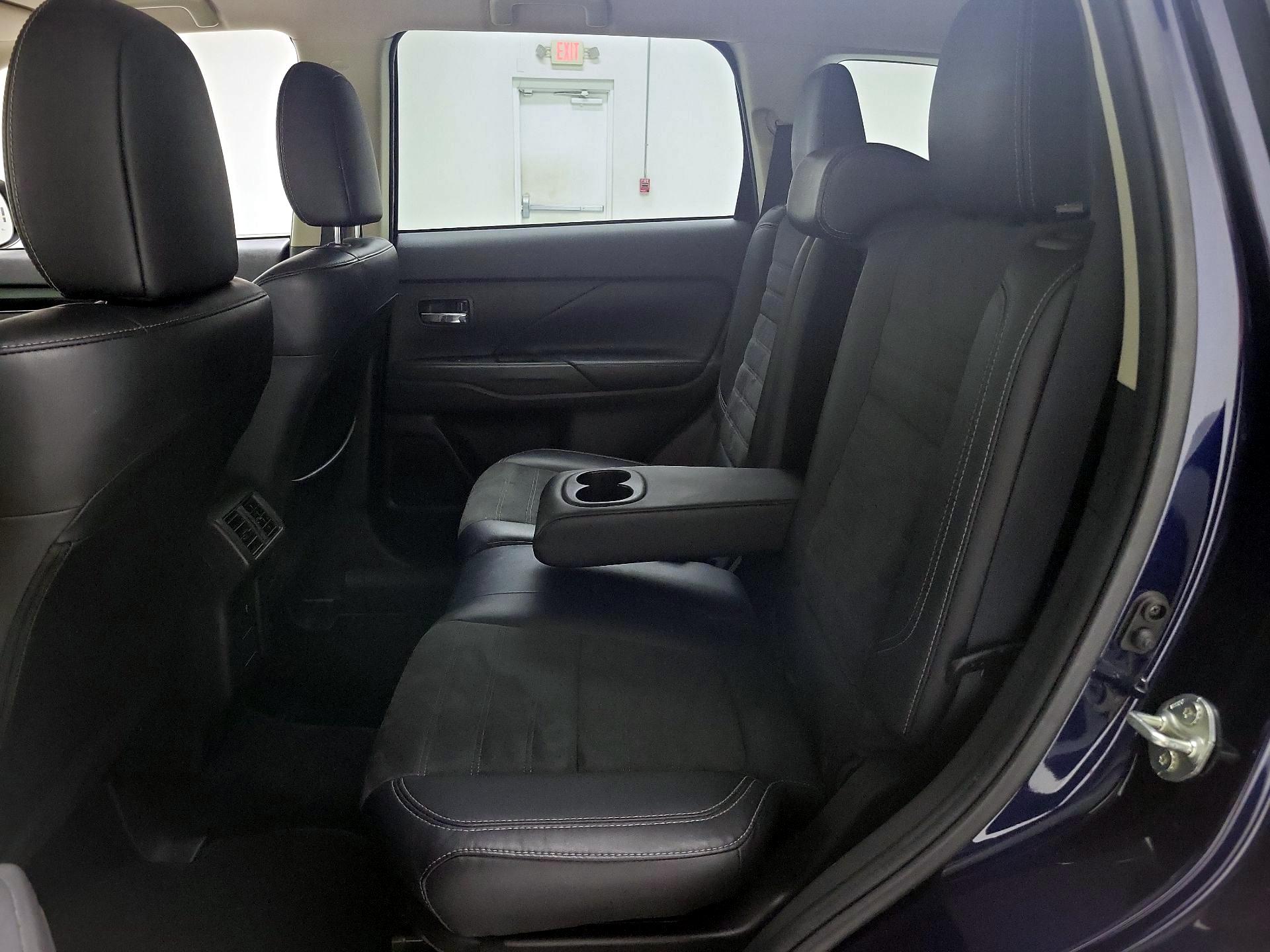 Thumbnail: 2019 Mitsubishi Outlander - 19