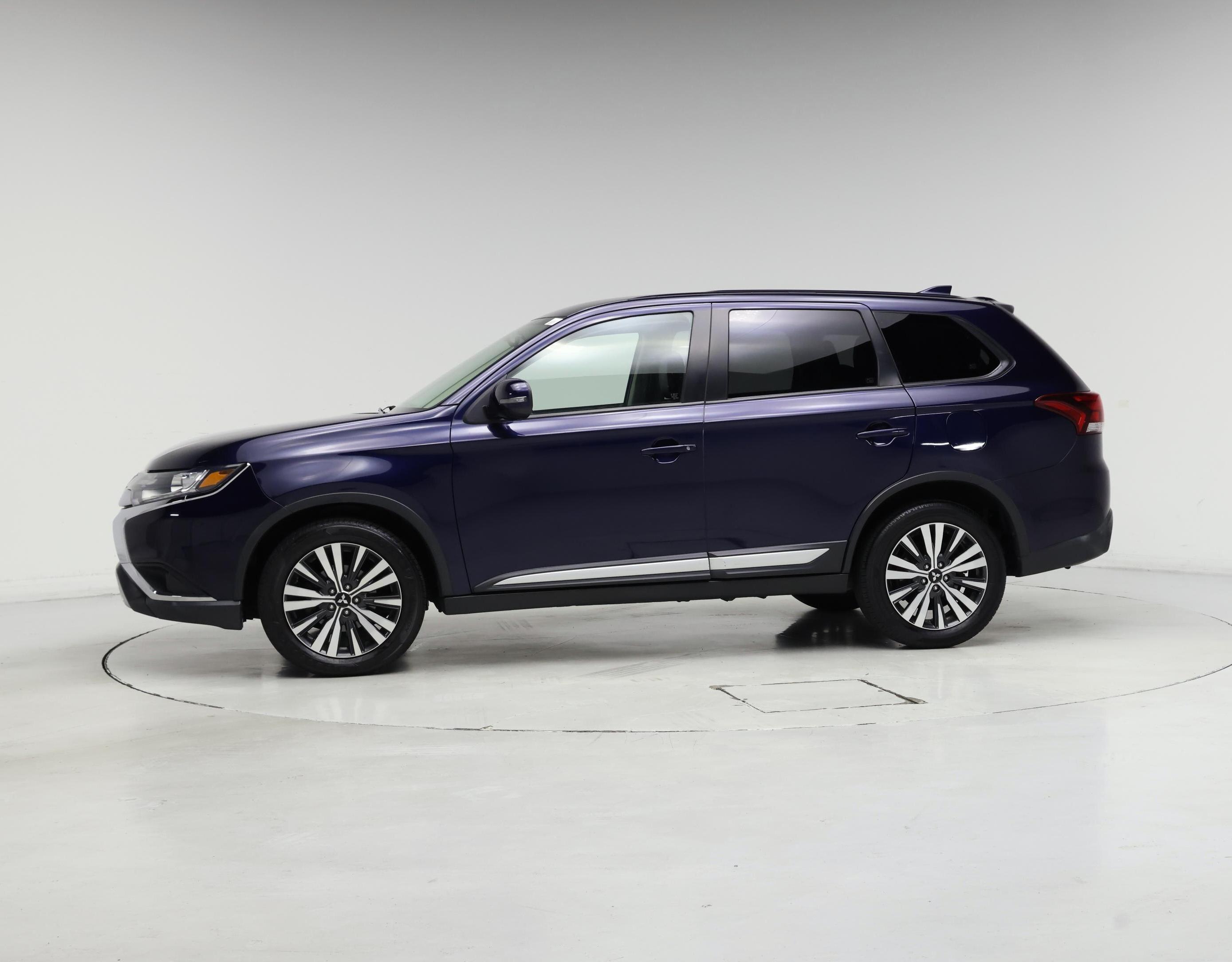 Thumbnail: 2019 Mitsubishi Outlander - 3