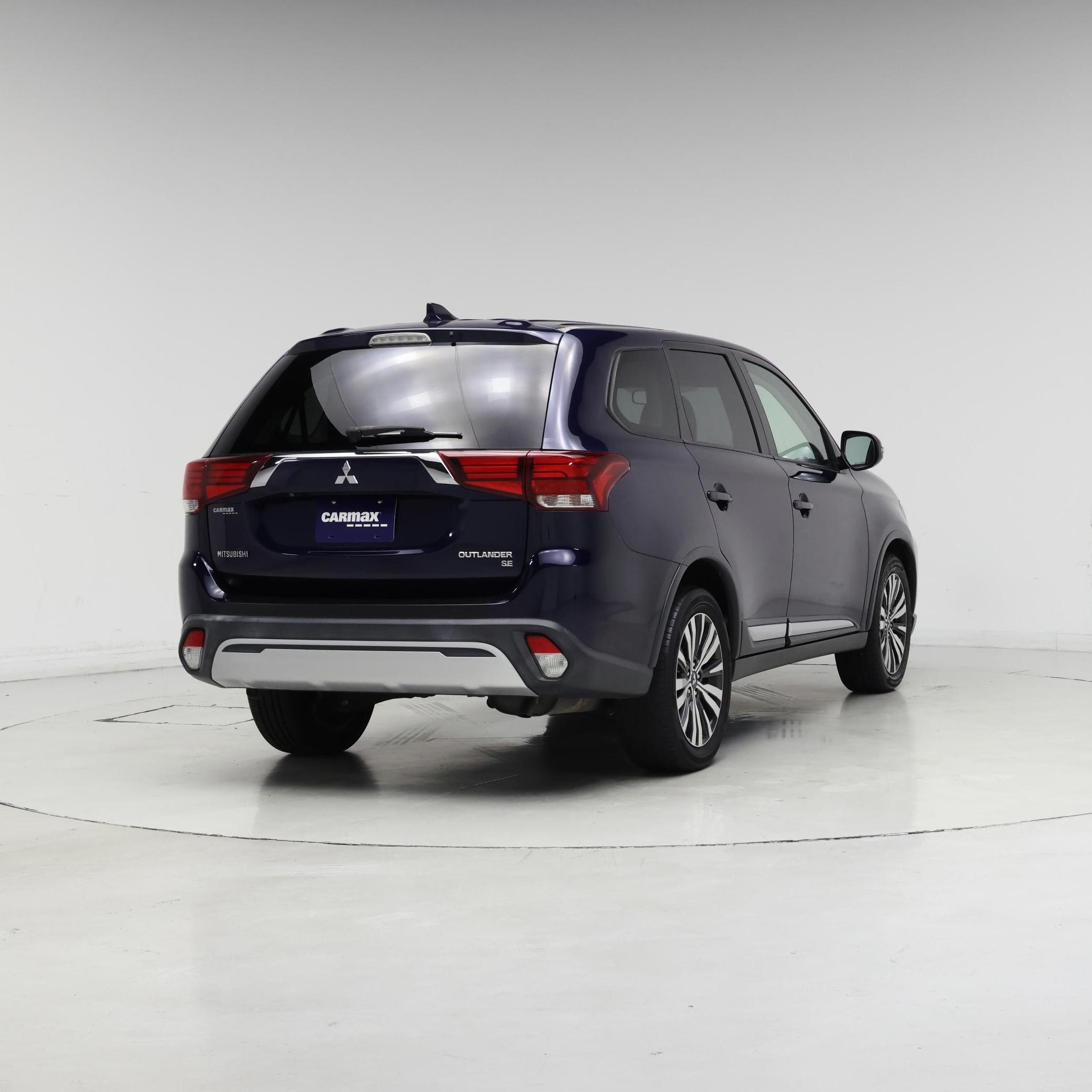 Thumbnail: 2019 Mitsubishi Outlander - 8
