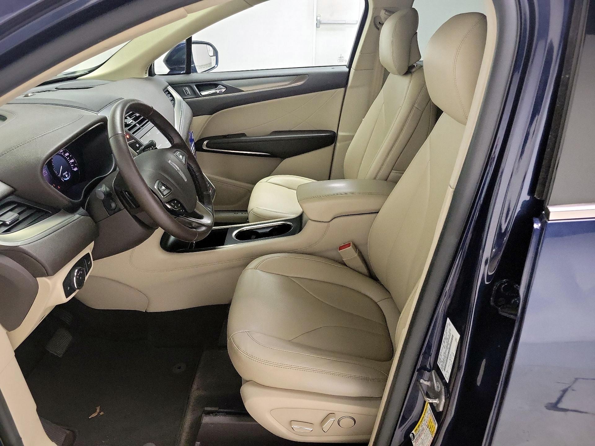 Thumbnail: 2017 Lincoln MKC - 11