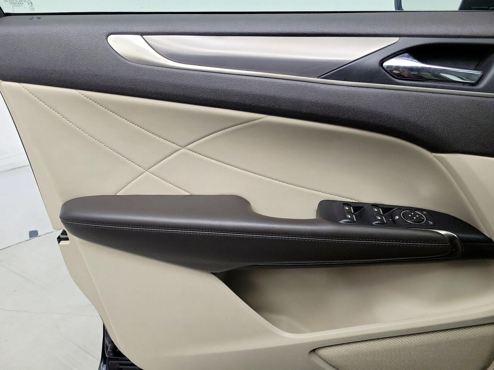 Thumbnail: 2017 Lincoln MKC - 12