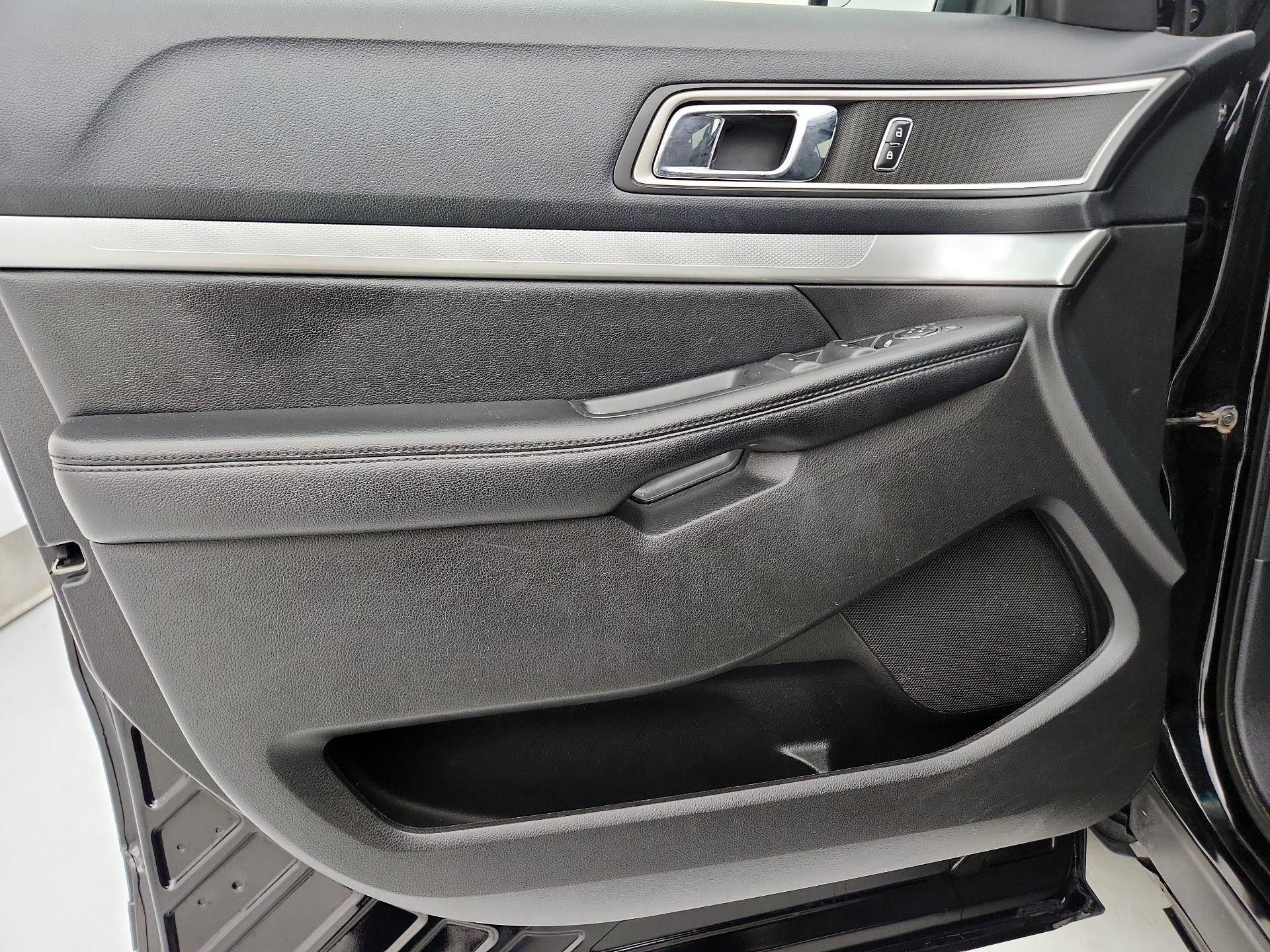 Thumbnail: 2016 Ford Explorer - 12