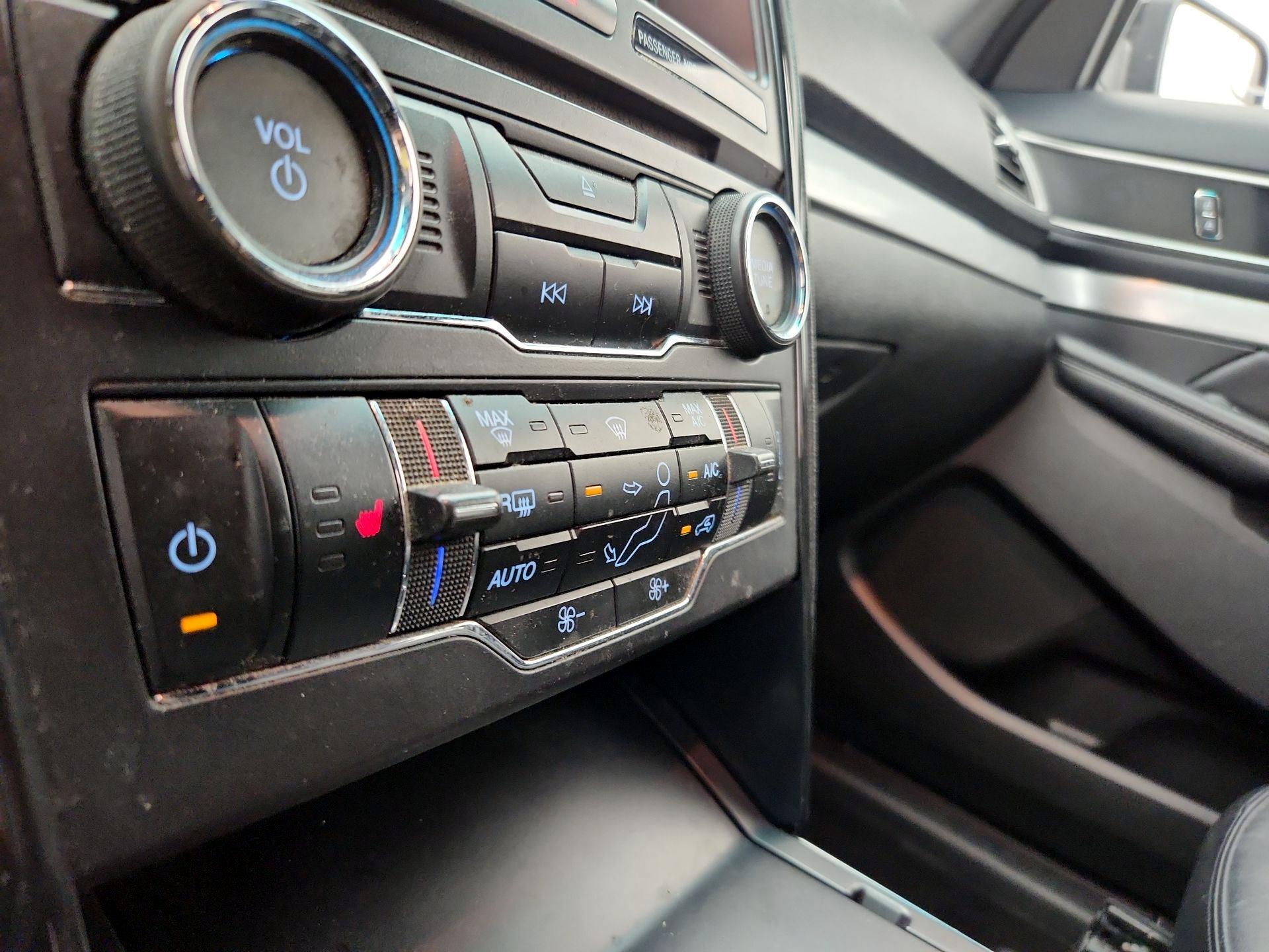 Thumbnail: 2016 Ford Explorer - 16