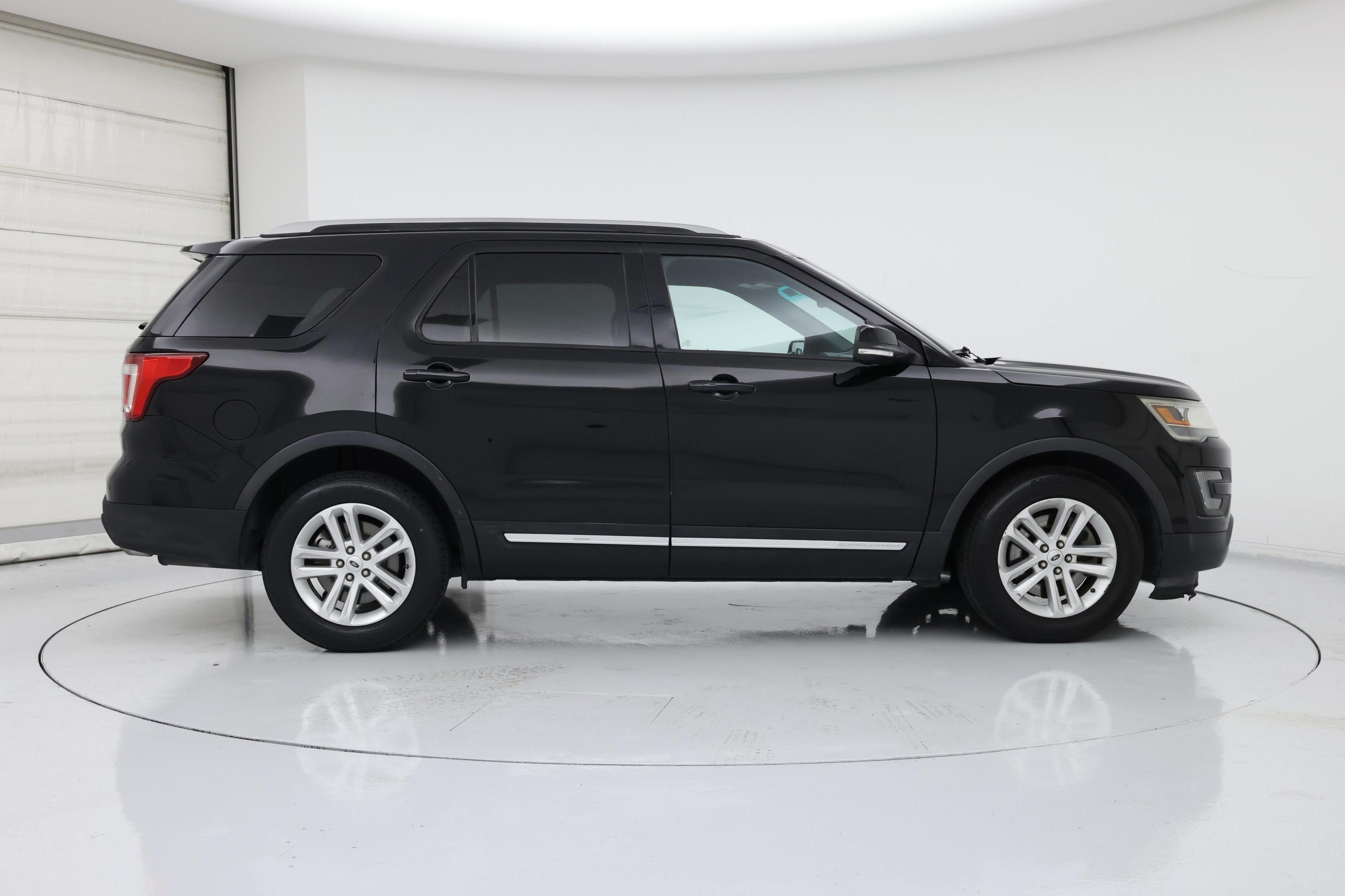Thumbnail: 2016 Ford Explorer - 7