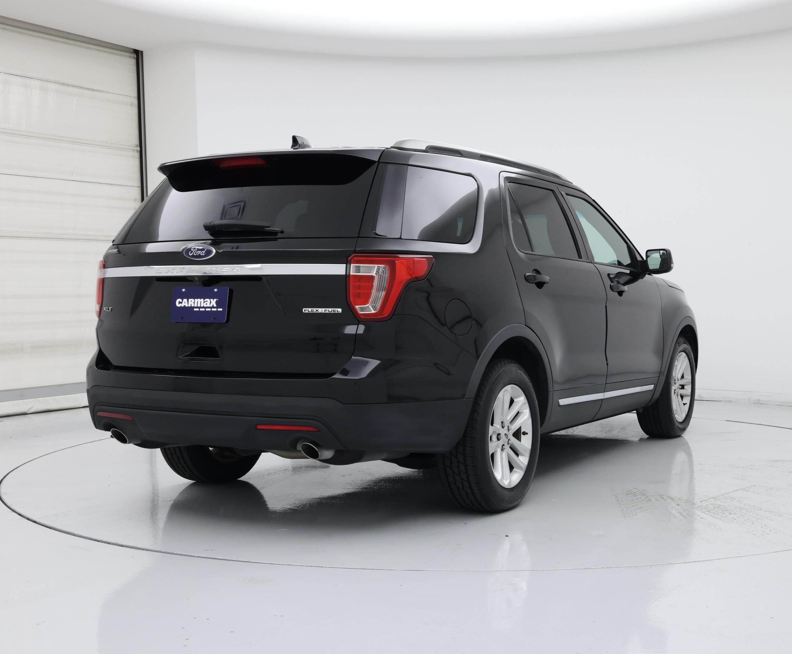 Thumbnail: 2016 Ford Explorer - 8