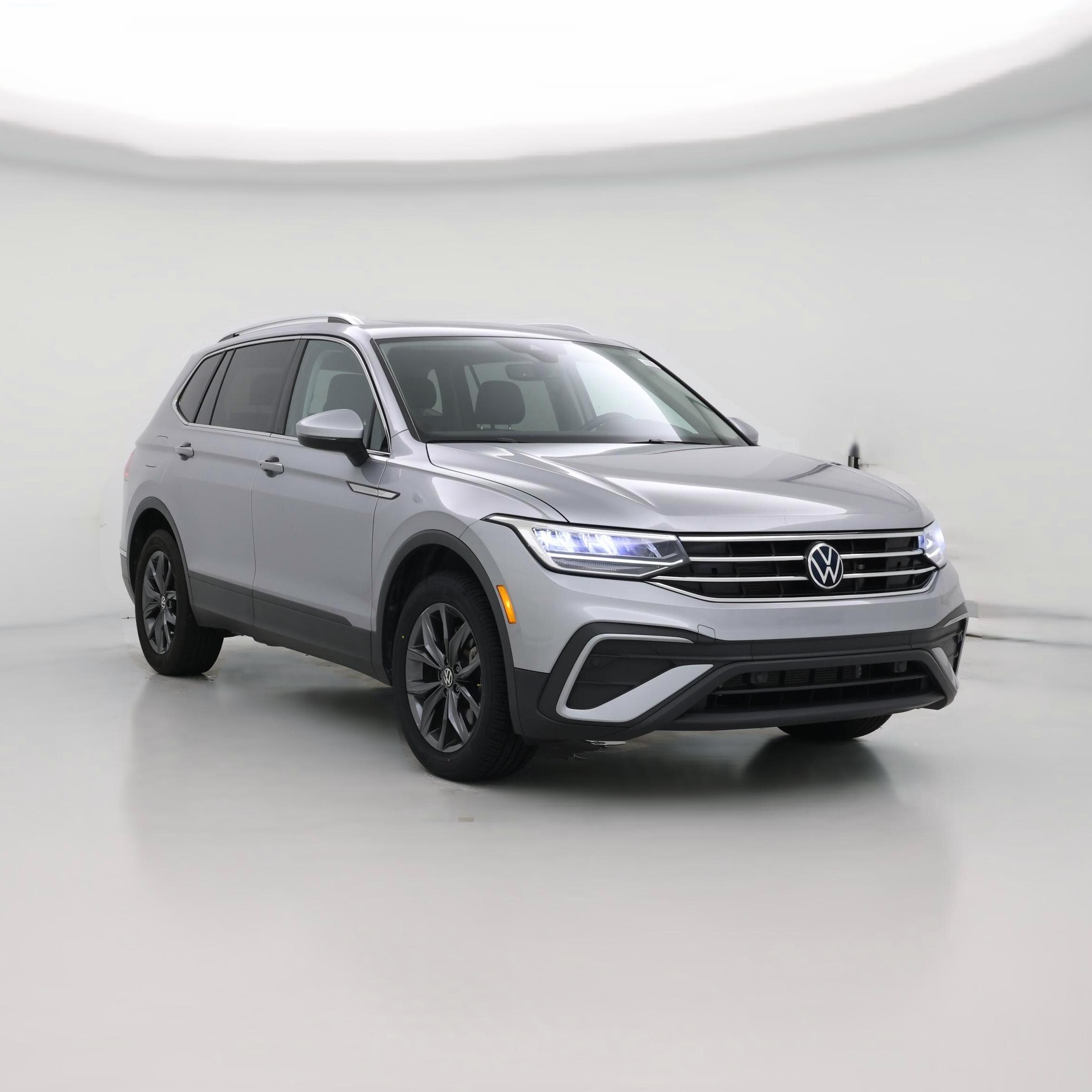 Thumbnail: 2023 Volkswagen Tiguan - 1