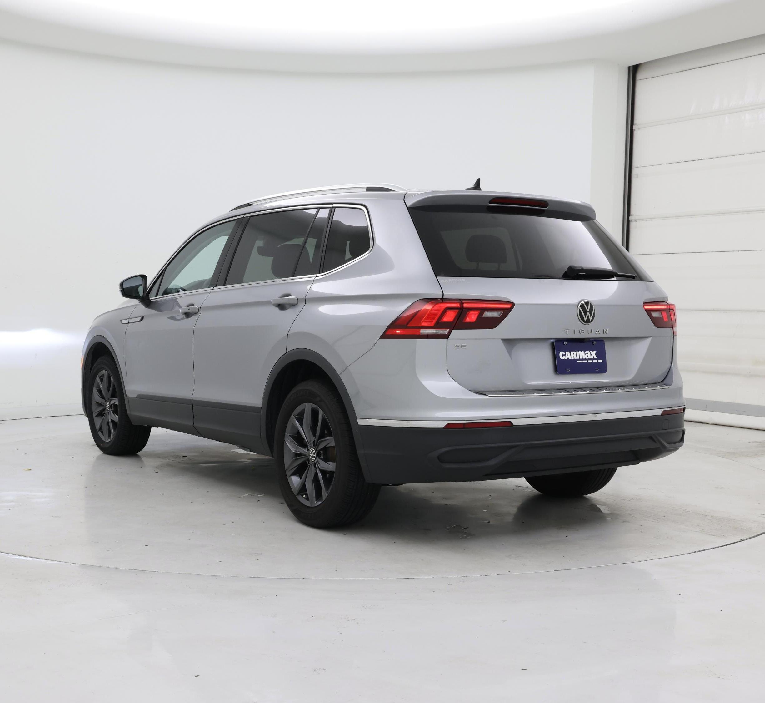 Thumbnail: 2023 Volkswagen Tiguan - 2