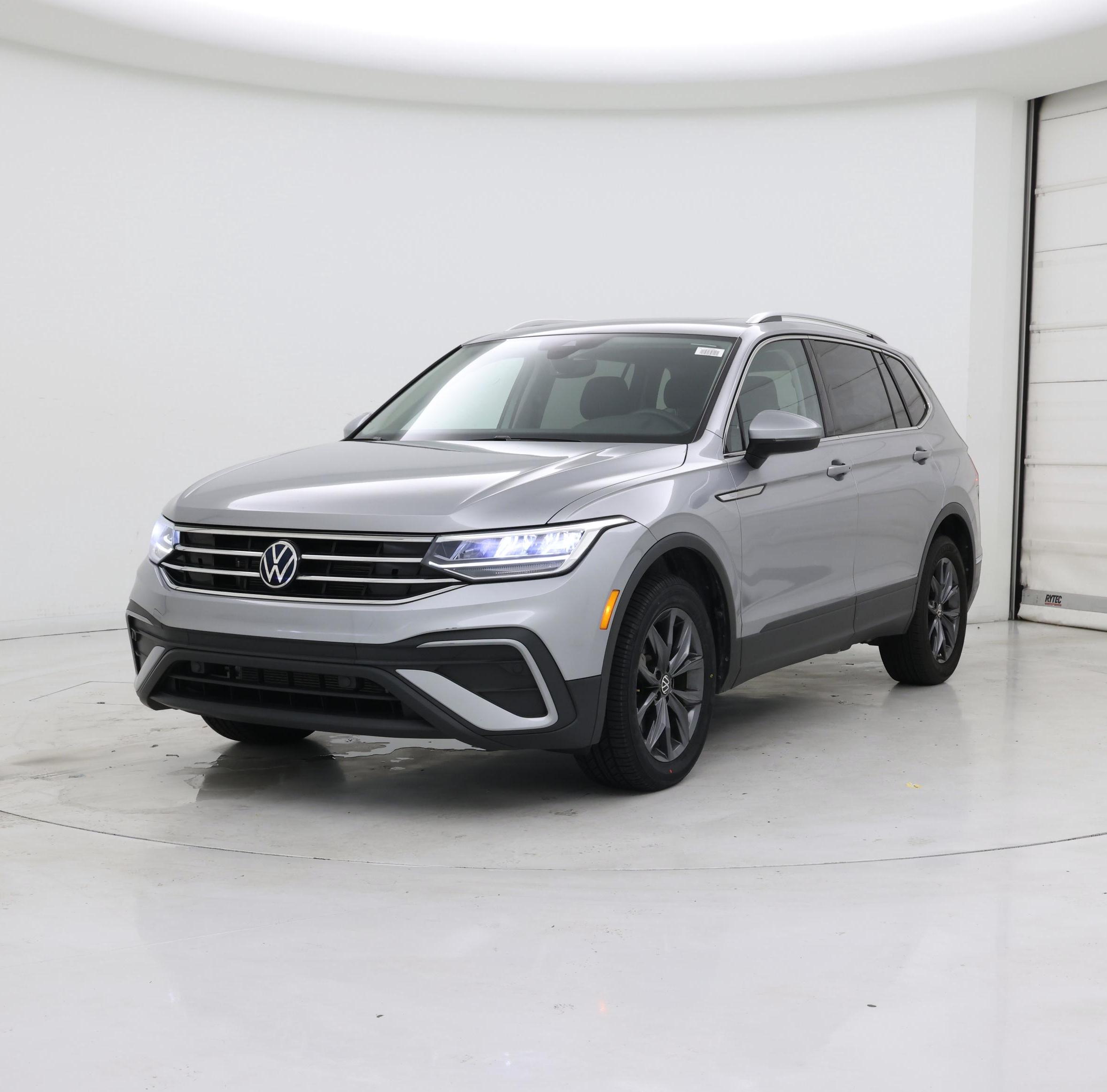 Thumbnail: 2023 Volkswagen Tiguan - 4