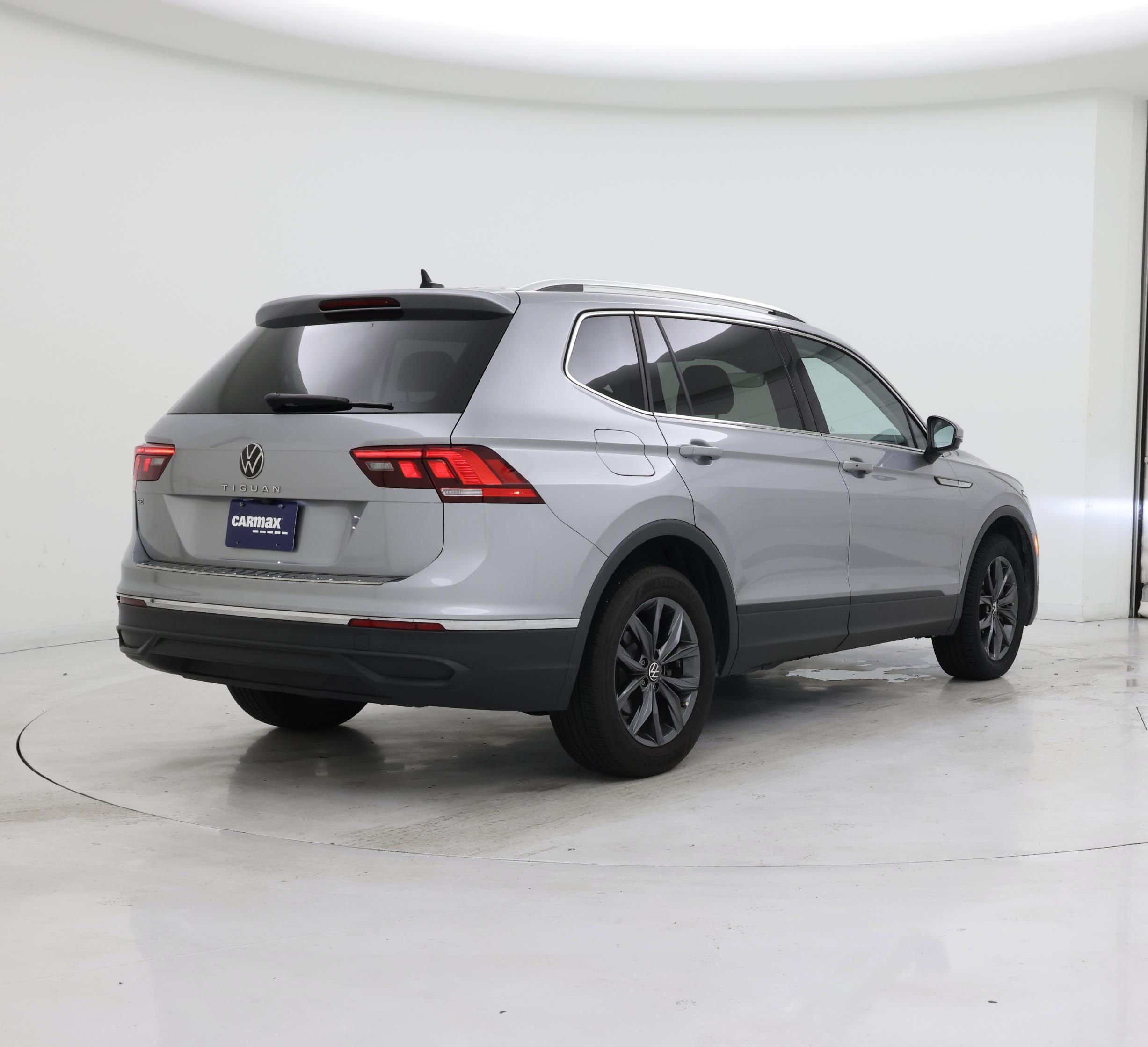 Thumbnail: 2023 Volkswagen Tiguan - 8