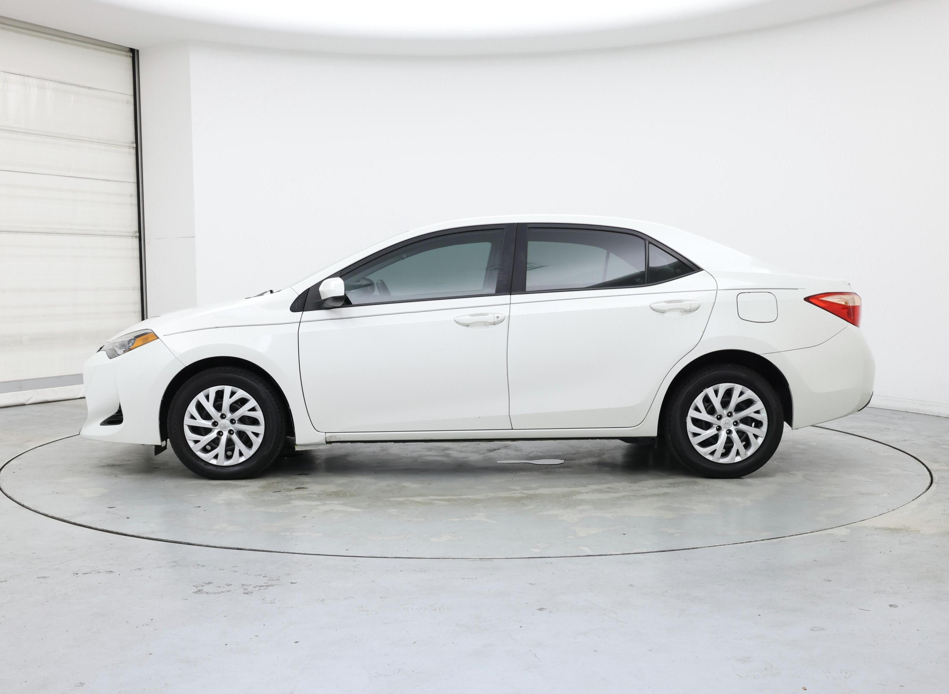 Thumbnail: 2018 Toyota Corolla - 3