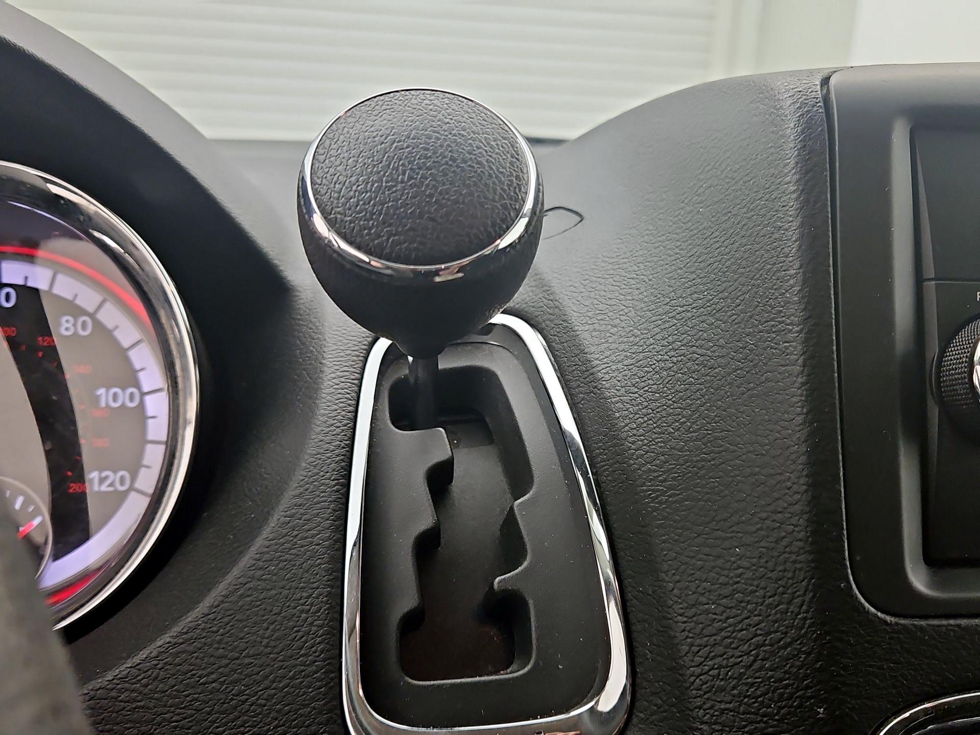 Thumbnail: 2016 Dodge Grand Caravan - 16