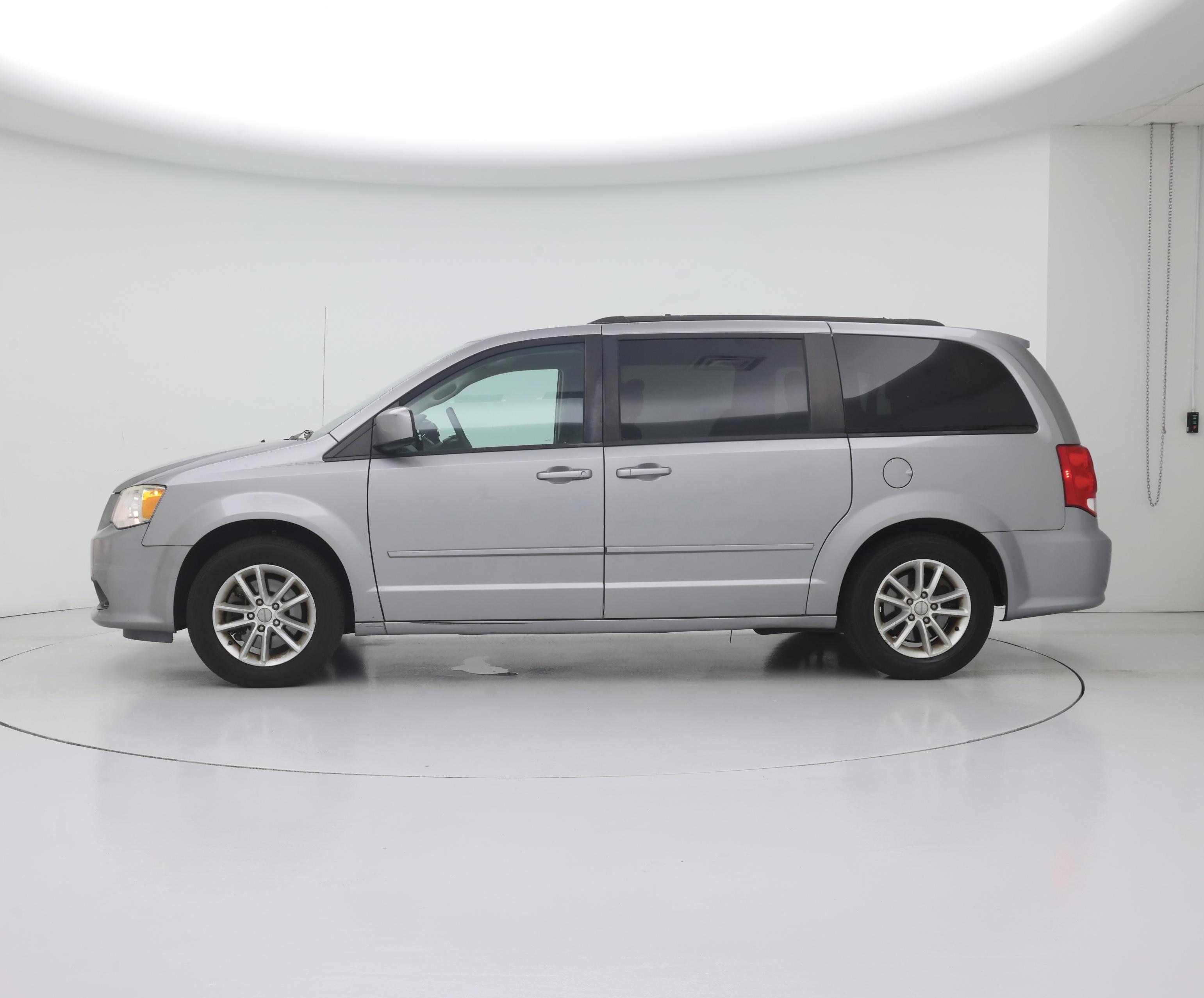 Thumbnail: 2016 Dodge Grand Caravan - 3