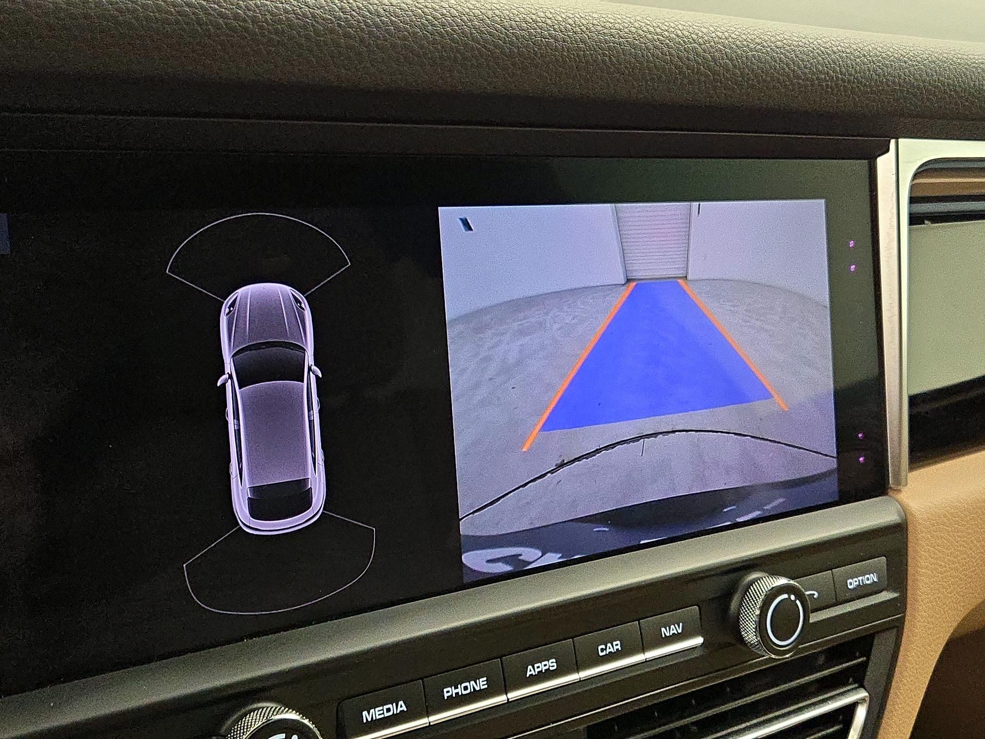 Thumbnail: 2020 Porsche Macan - 15