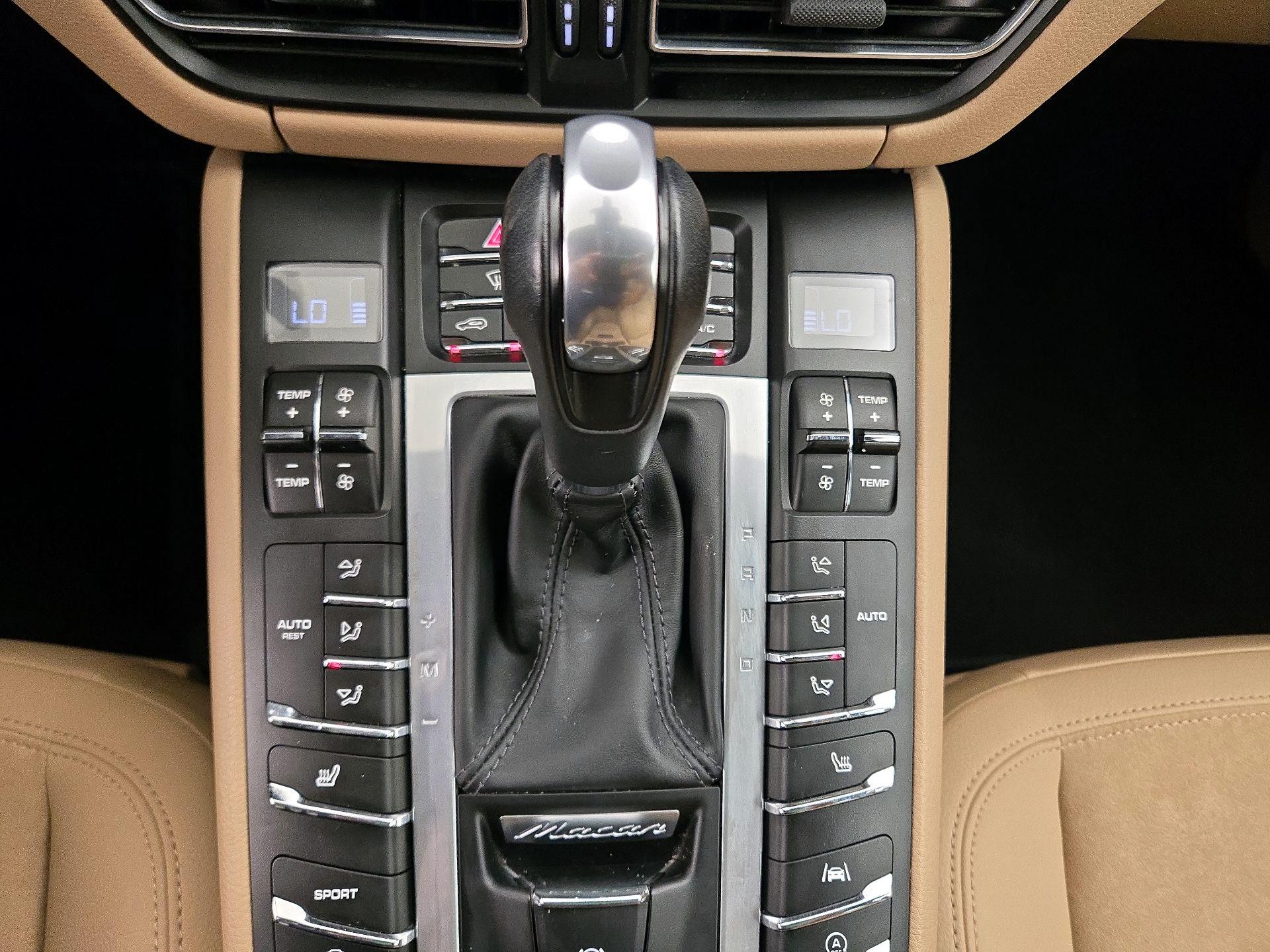 Thumbnail: 2020 Porsche Macan - 18