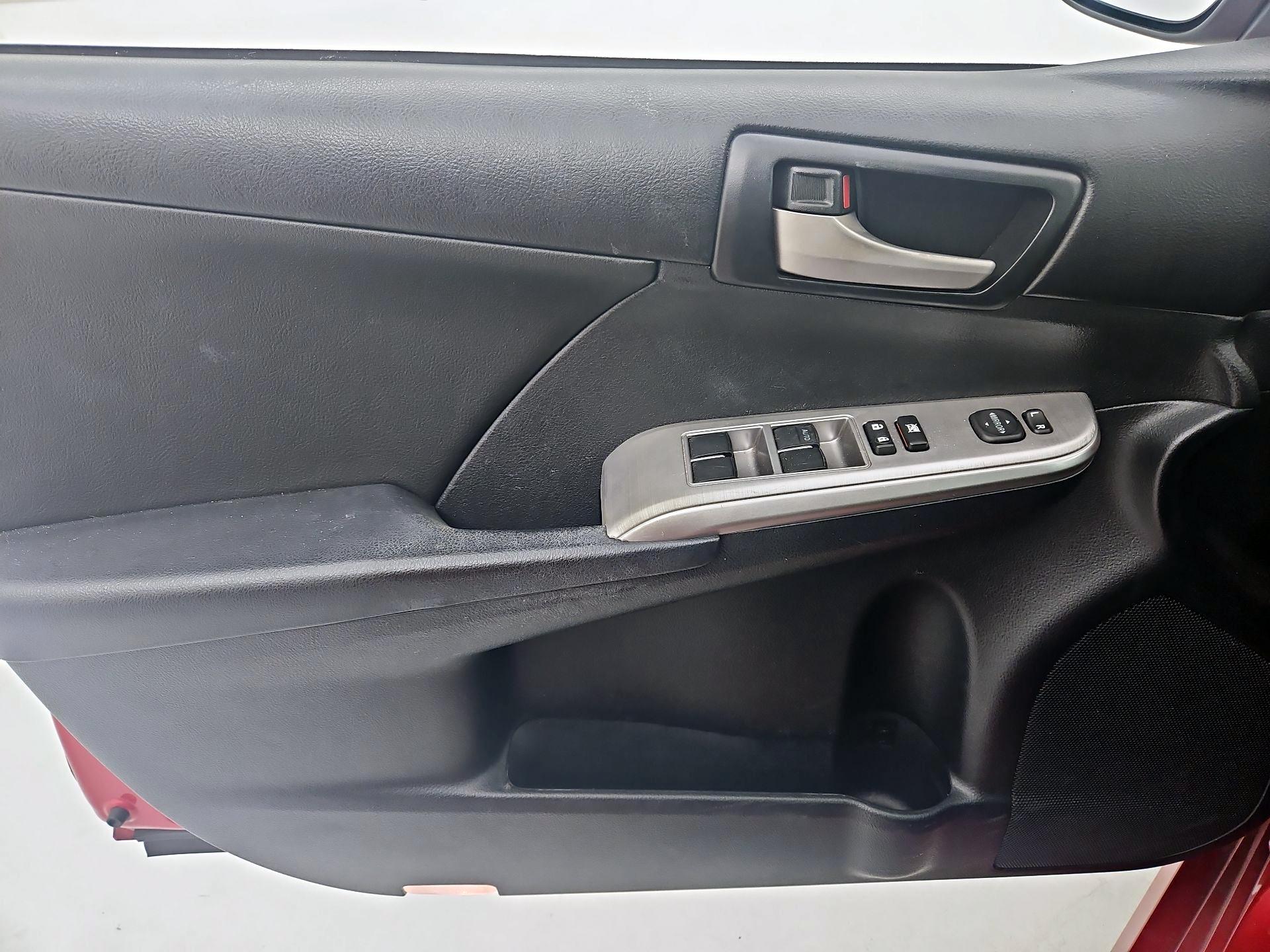 Thumbnail: 2014 Toyota Camry - 12