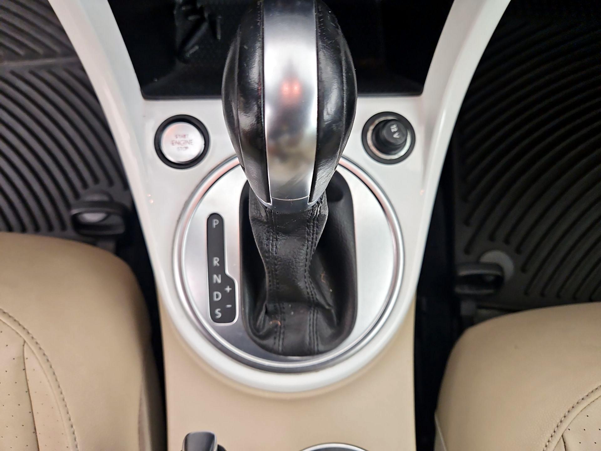 Thumbnail: 2018 Volkswagen Beetle - 17
