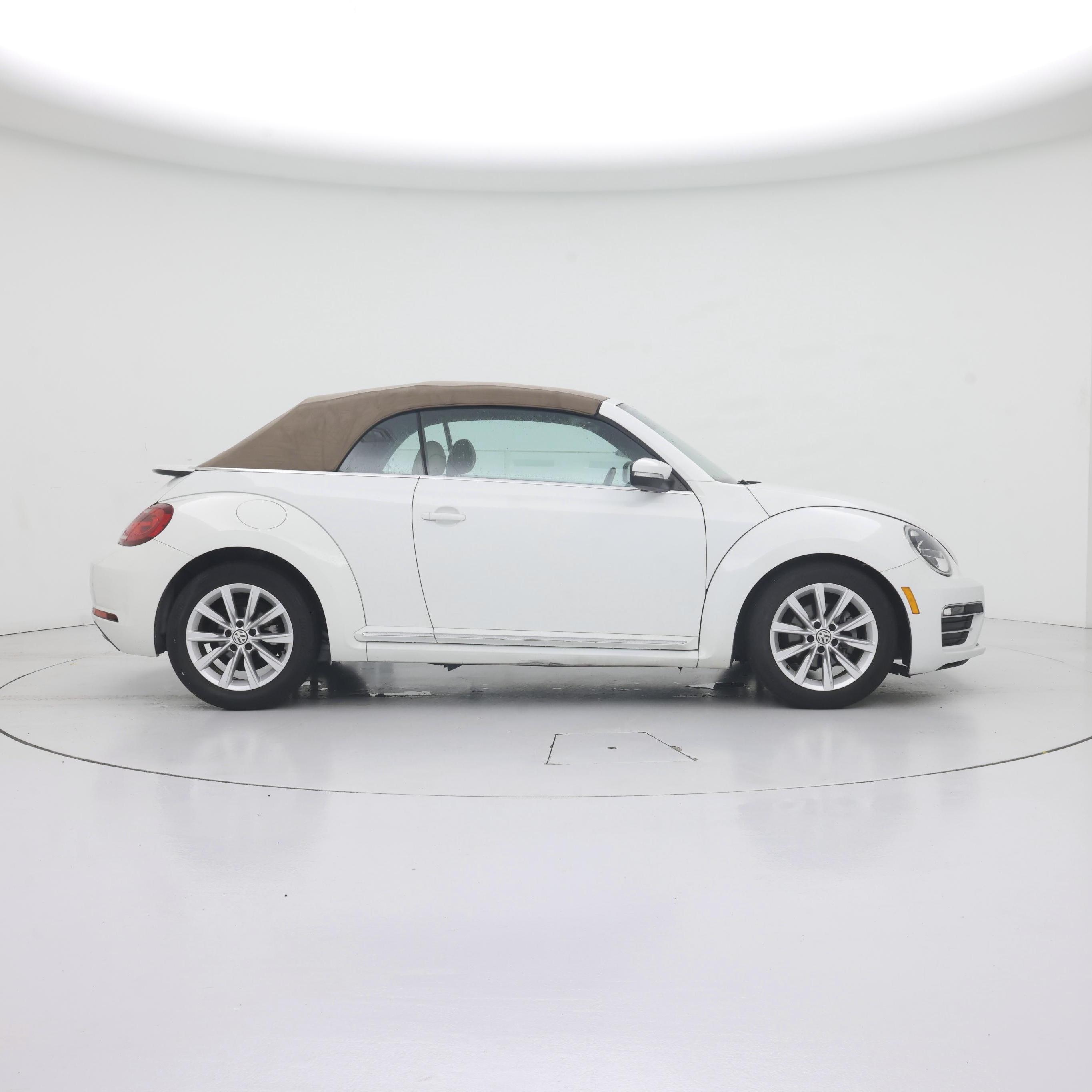 Thumbnail: 2018 Volkswagen Beetle - 7