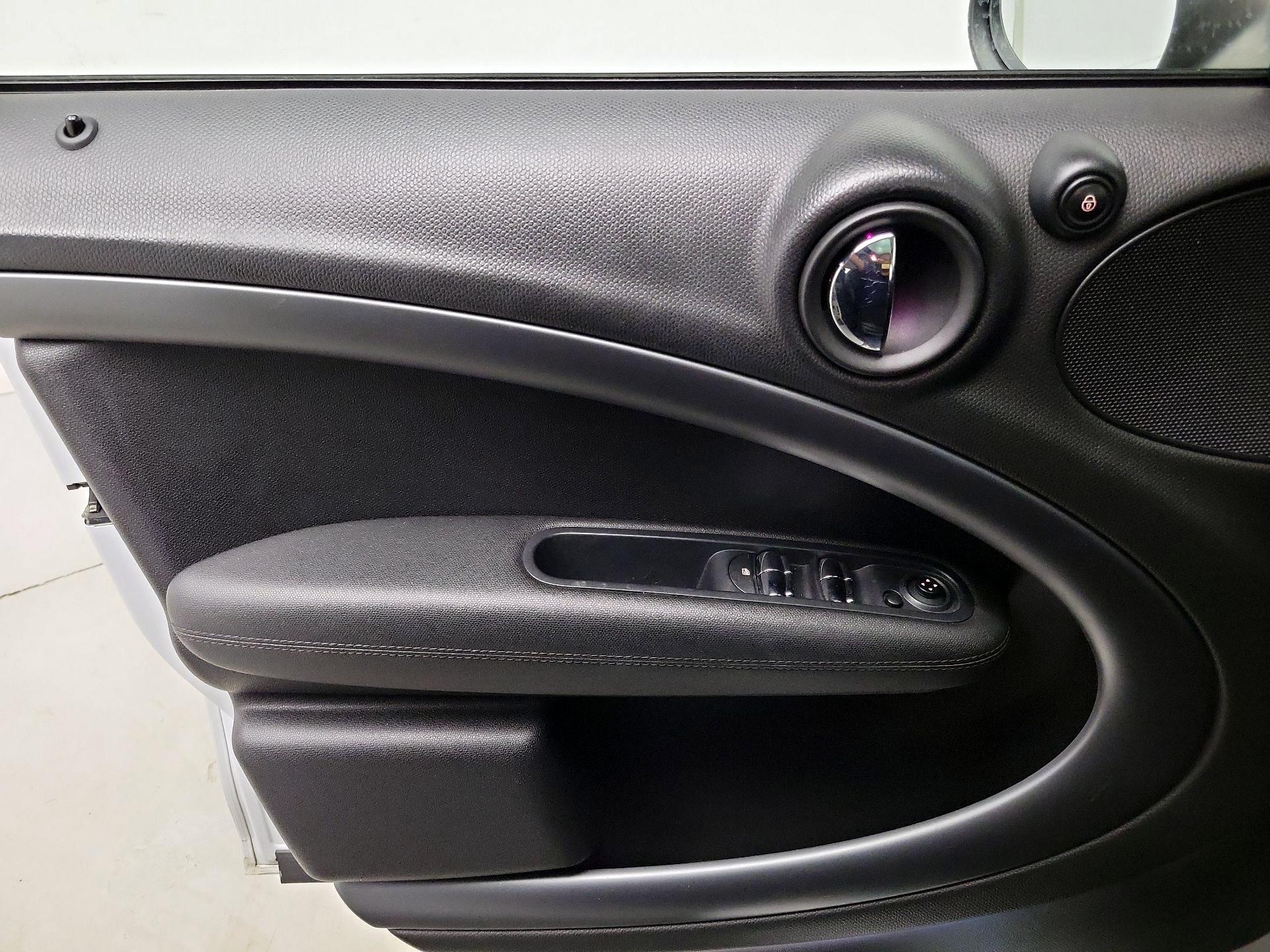 Thumbnail: 2015 MINI Cooper Countryman - 12