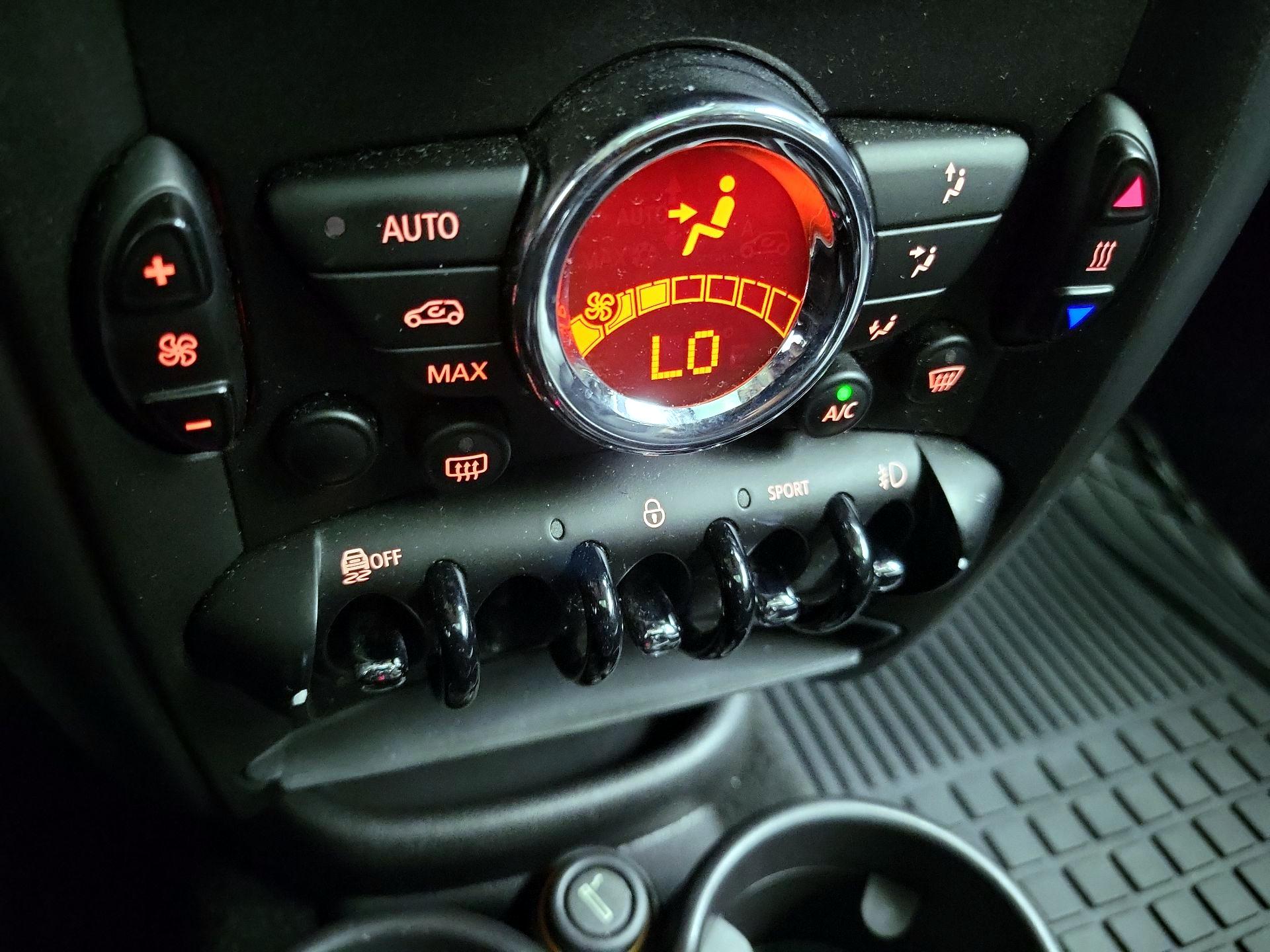 Thumbnail: 2015 MINI Cooper Countryman - 14
