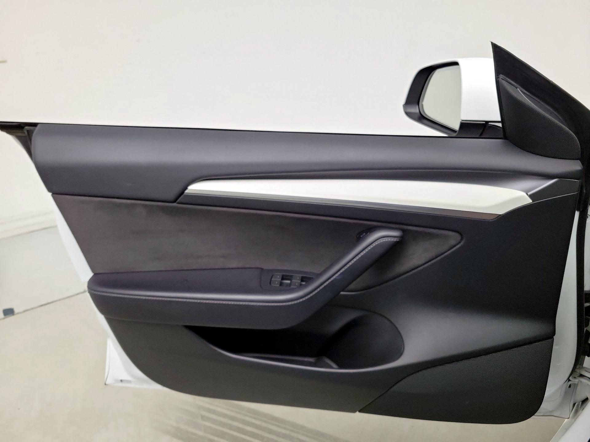 Thumbnail: 2023 Tesla Model 3 - 12
