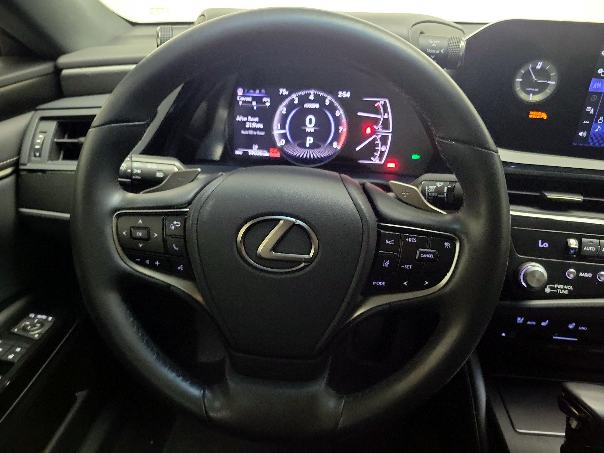 Thumbnail: 2022 Lexus ES - 10
