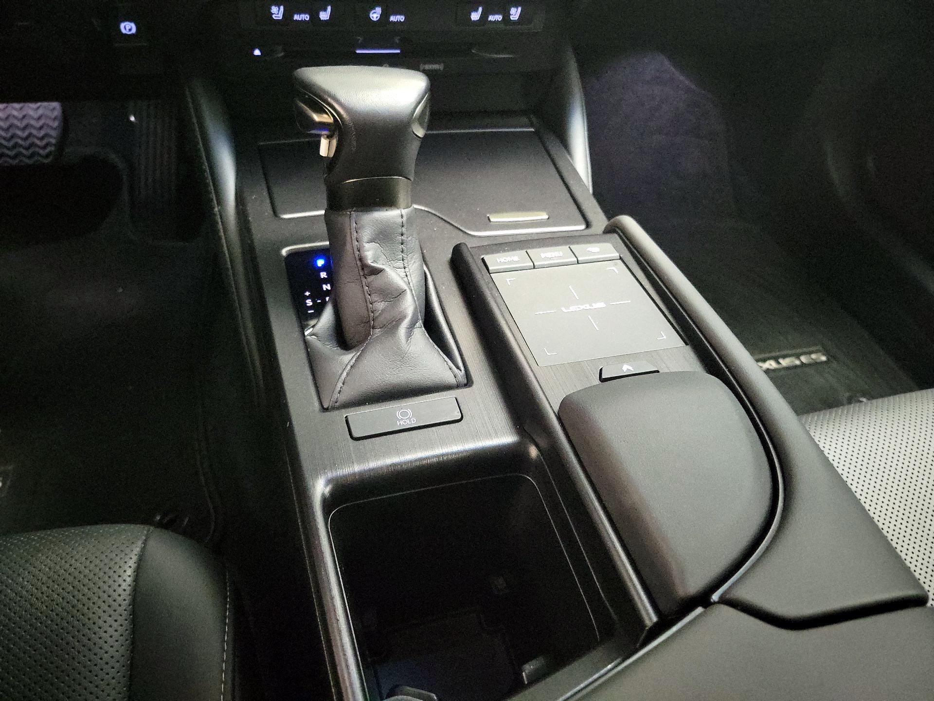 Thumbnail: 2022 Lexus ES - 16