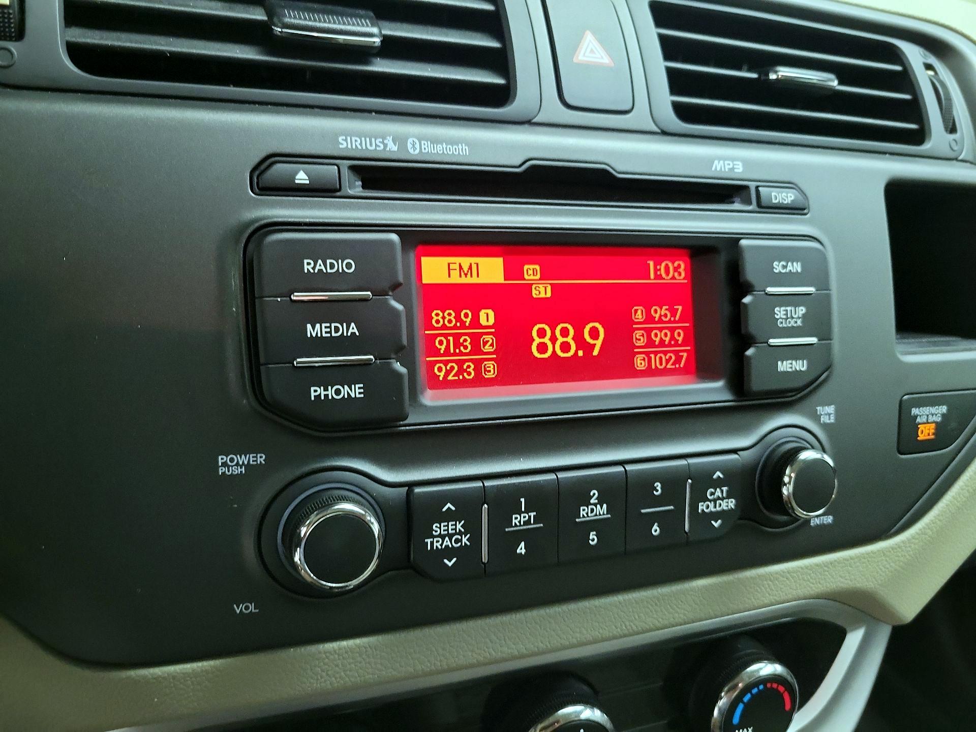 Thumbnail: 2014 Kia Rio - 14