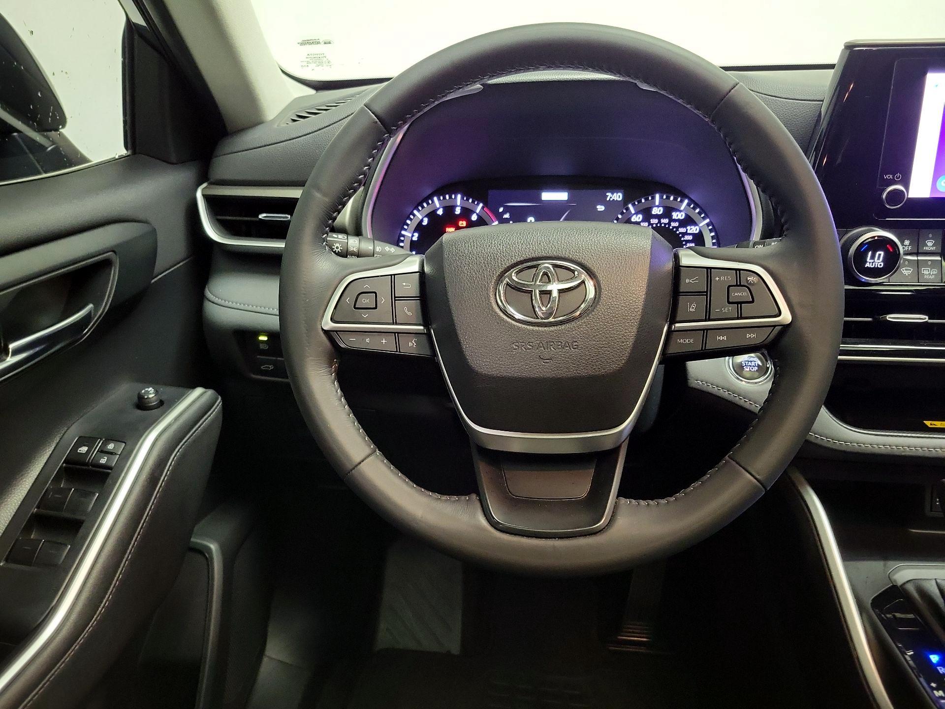 Thumbnail: 2023 Toyota Highlander - 10