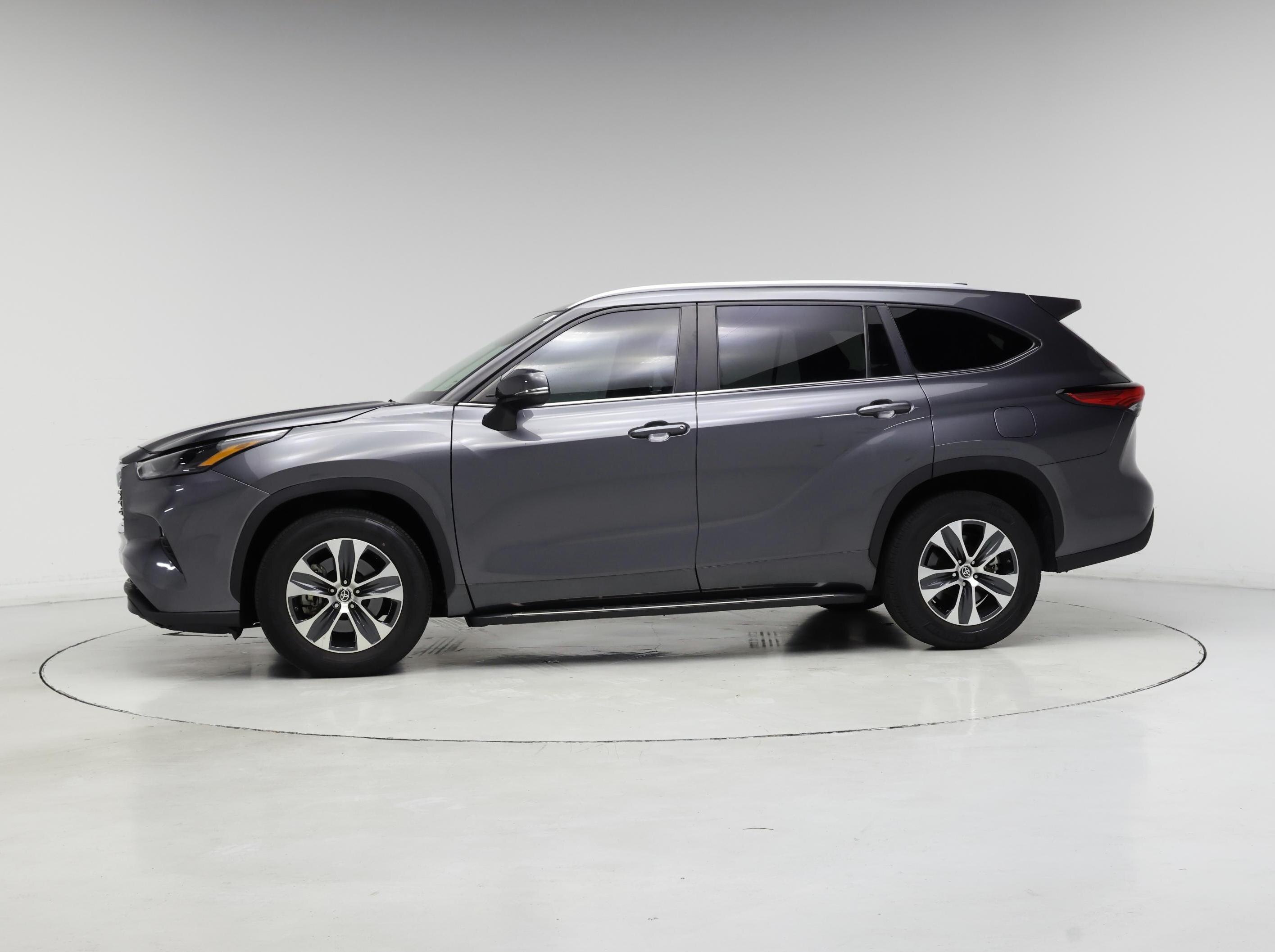 Thumbnail: 2023 Toyota Highlander - 3