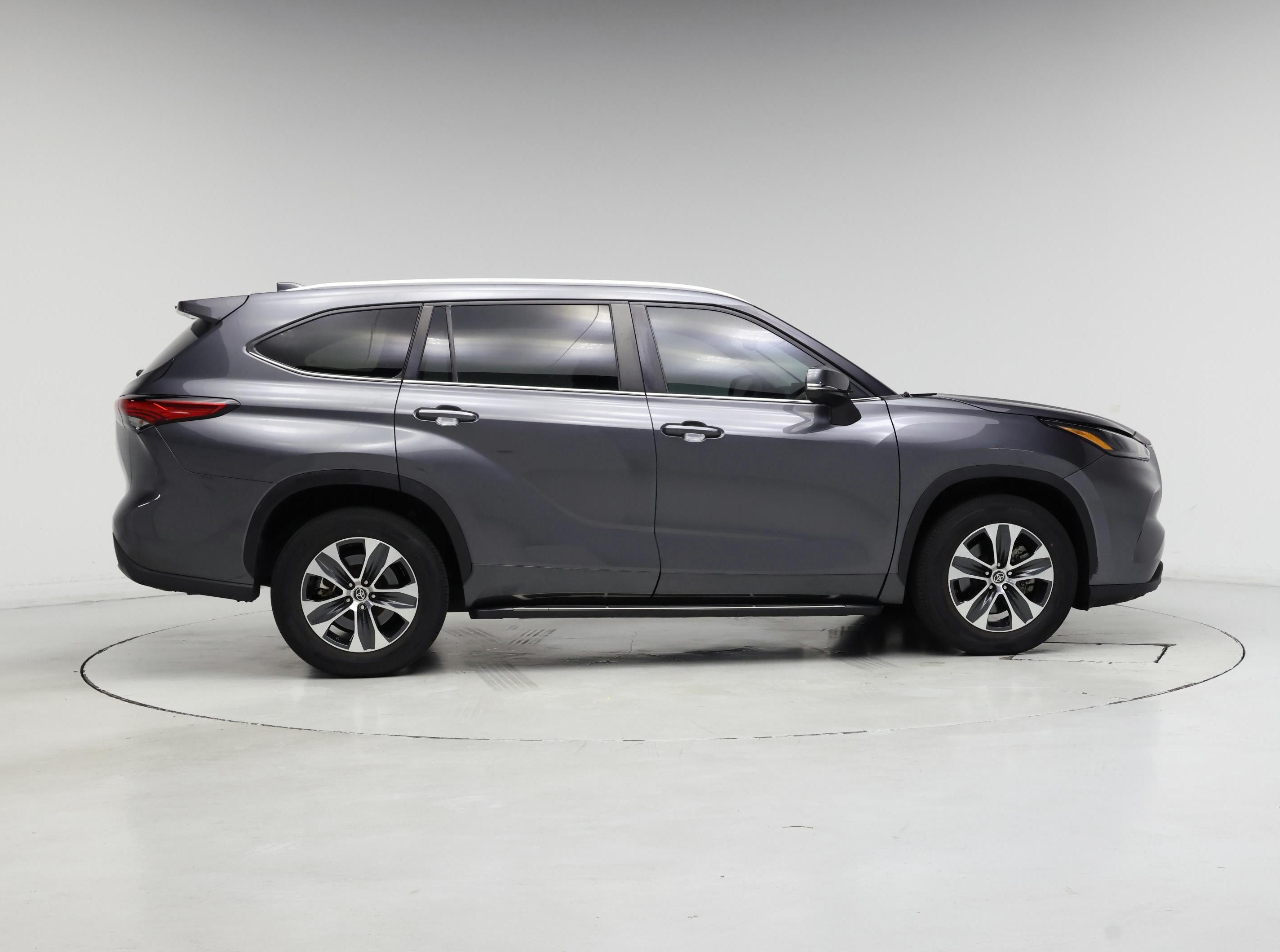 Thumbnail: 2023 Toyota Highlander - 7