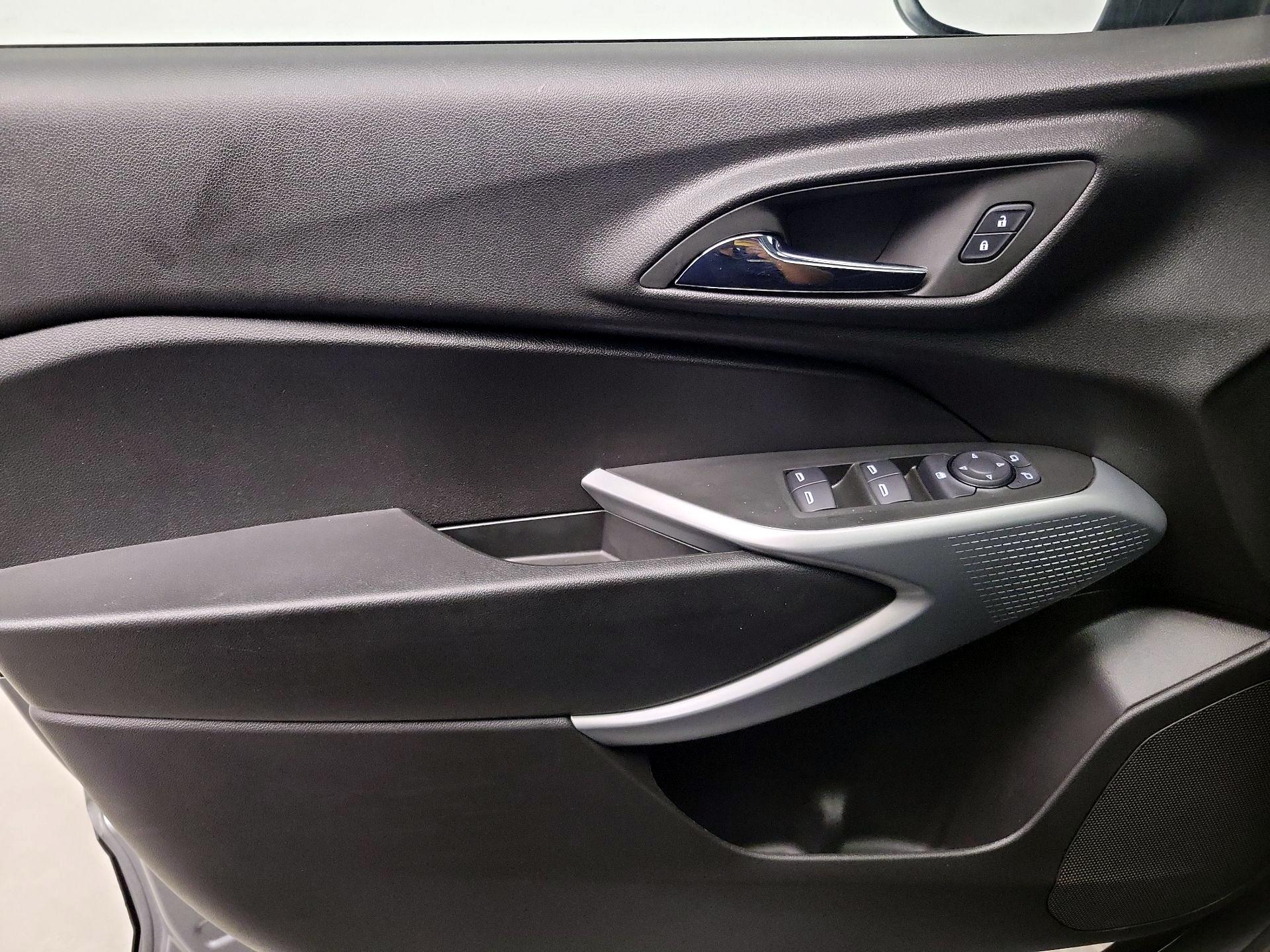 Thumbnail: 2025 Chevrolet Trax - 12