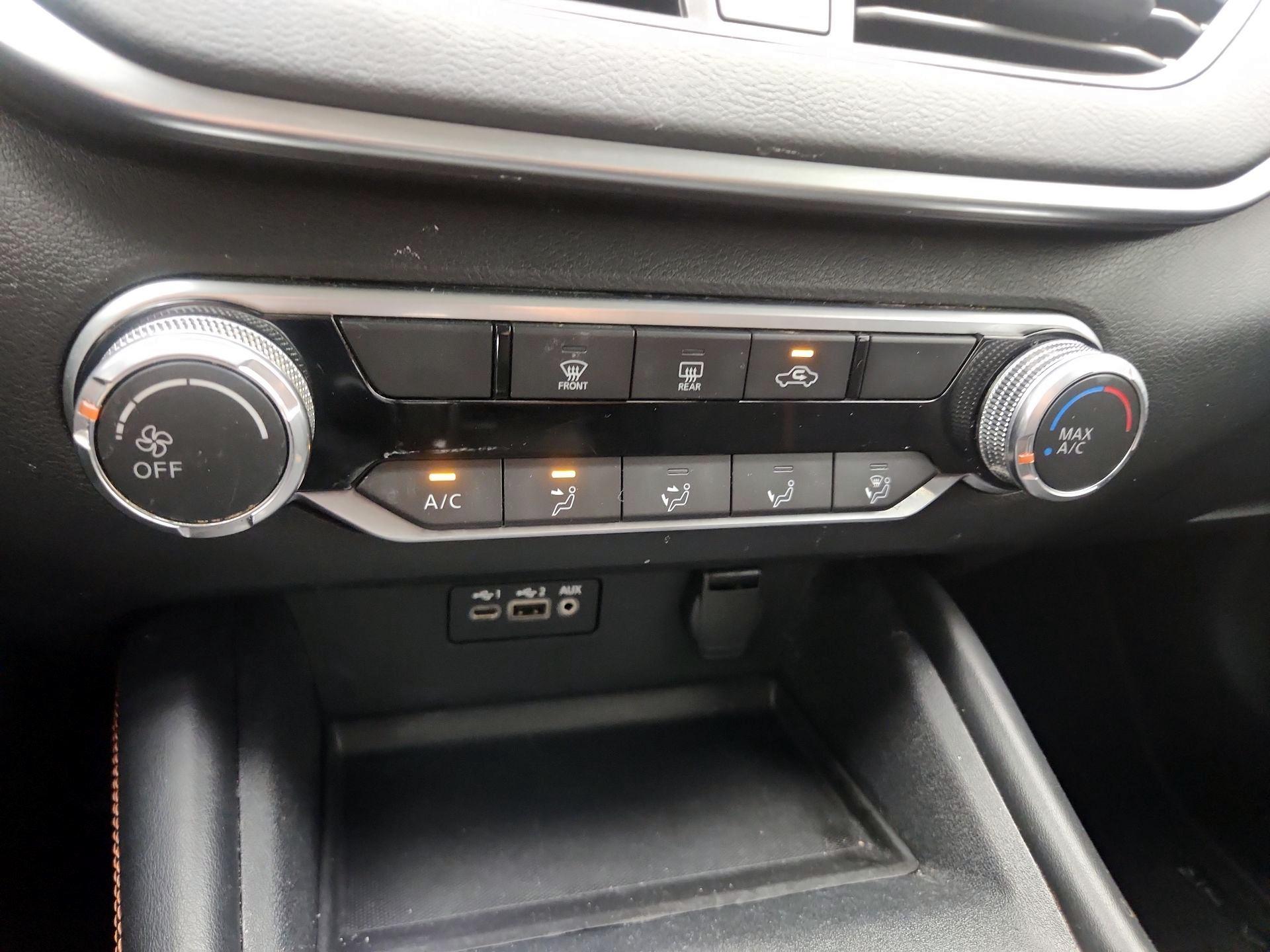 Thumbnail: 2019 Nissan Altima - 16