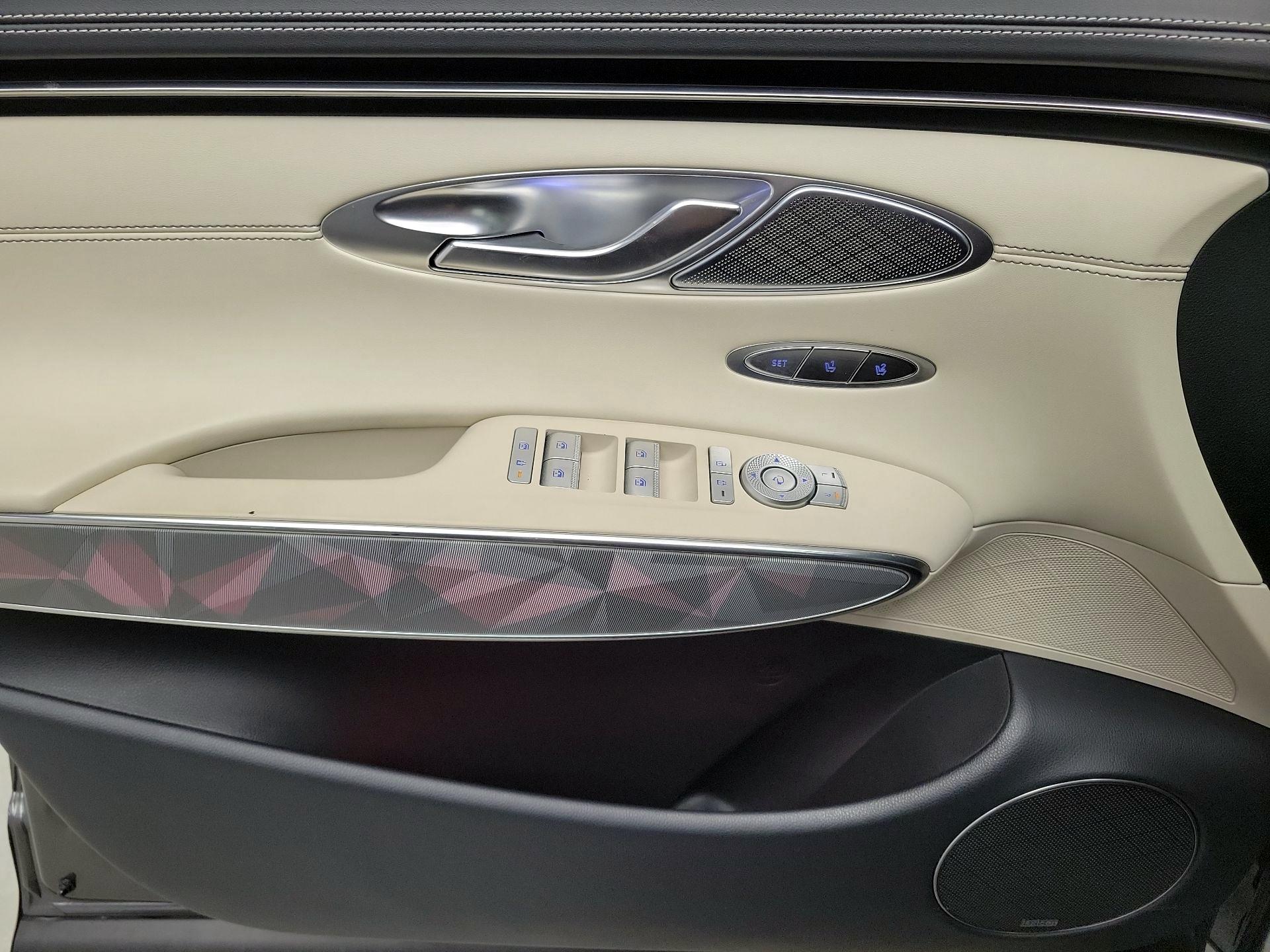 Thumbnail: 2022 Genesis GV70 - 12