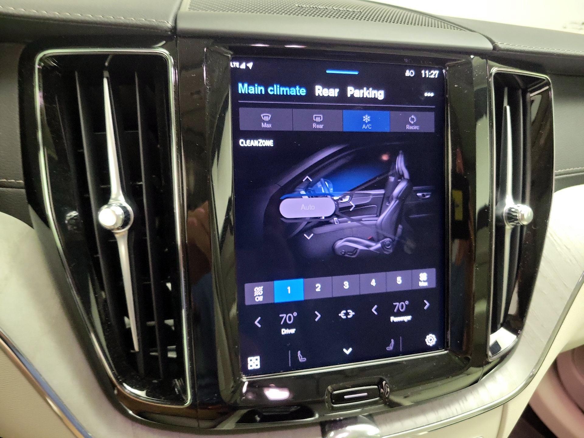 Thumbnail: 2025 Volvo XC60 - 18