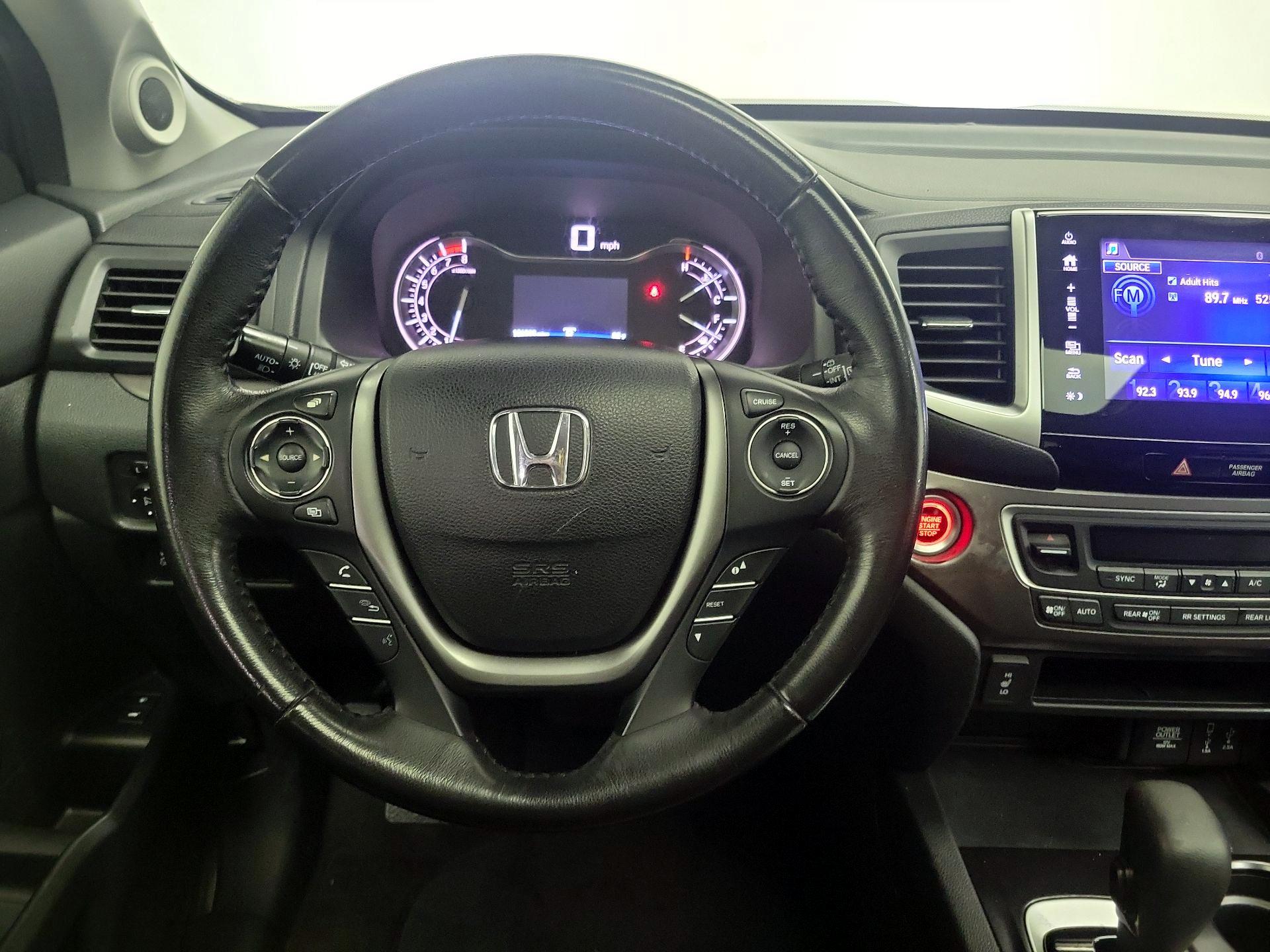 Thumbnail: 2017 Honda Pilot - 10