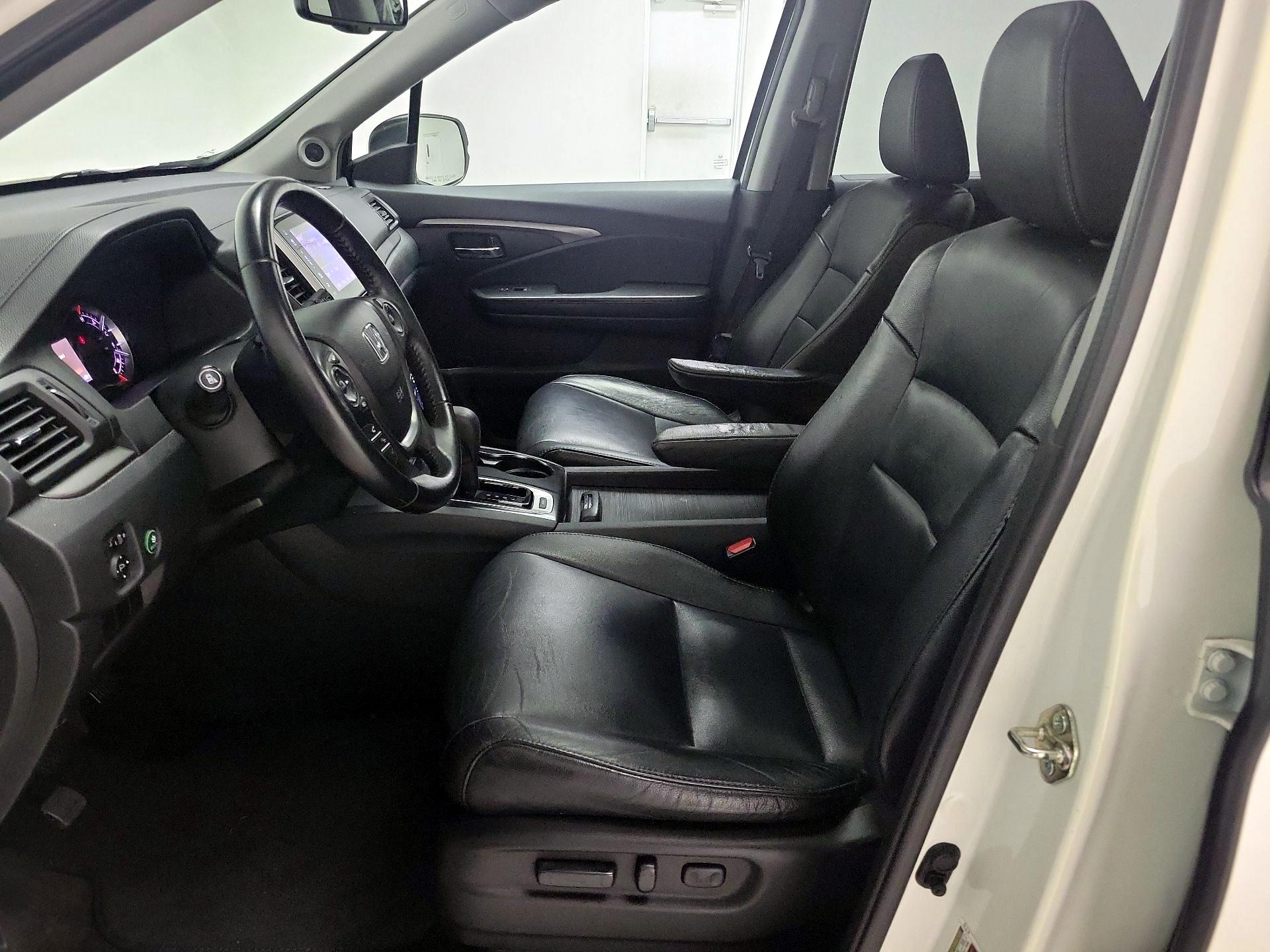 Thumbnail: 2017 Honda Pilot - 11